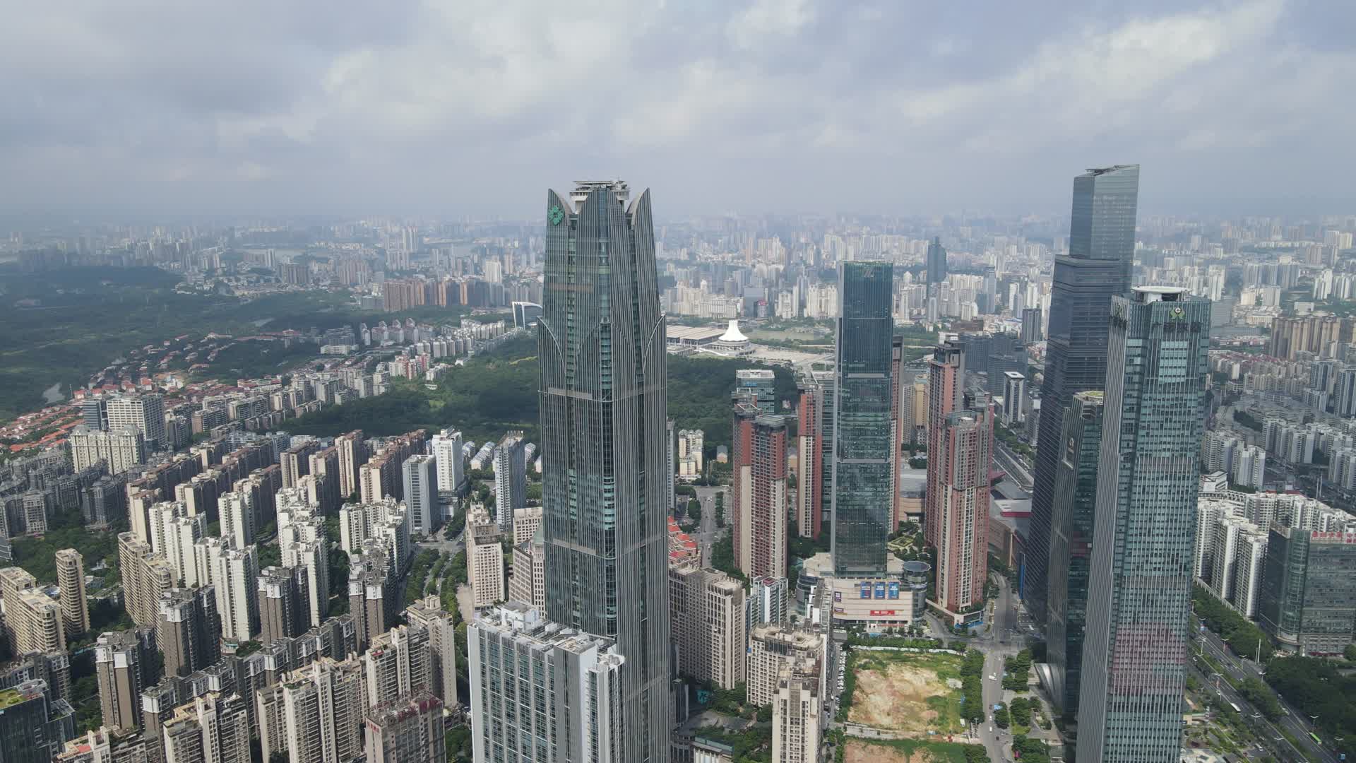 广西南宁东盟商务CBD建筑航拍视频的预览图