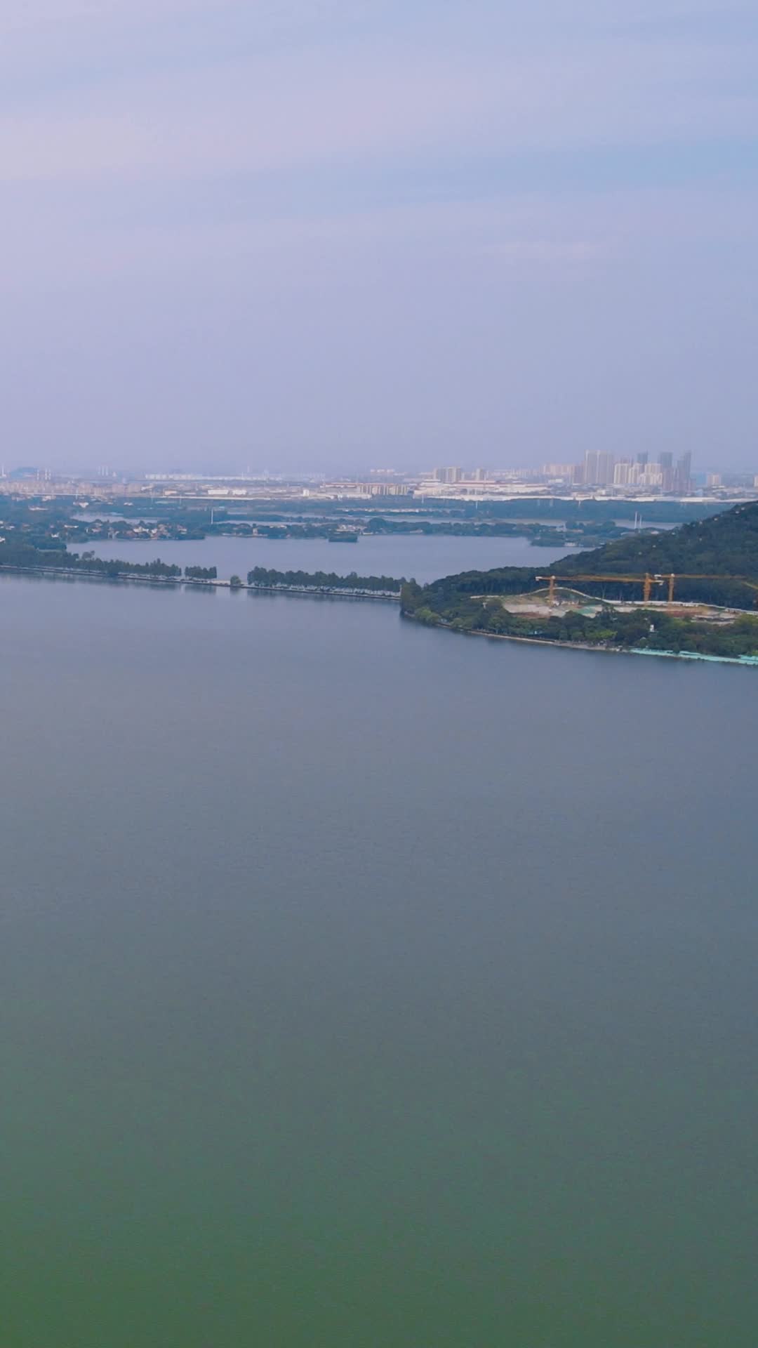 湖北武汉东湖5A景区航拍视频的预览图