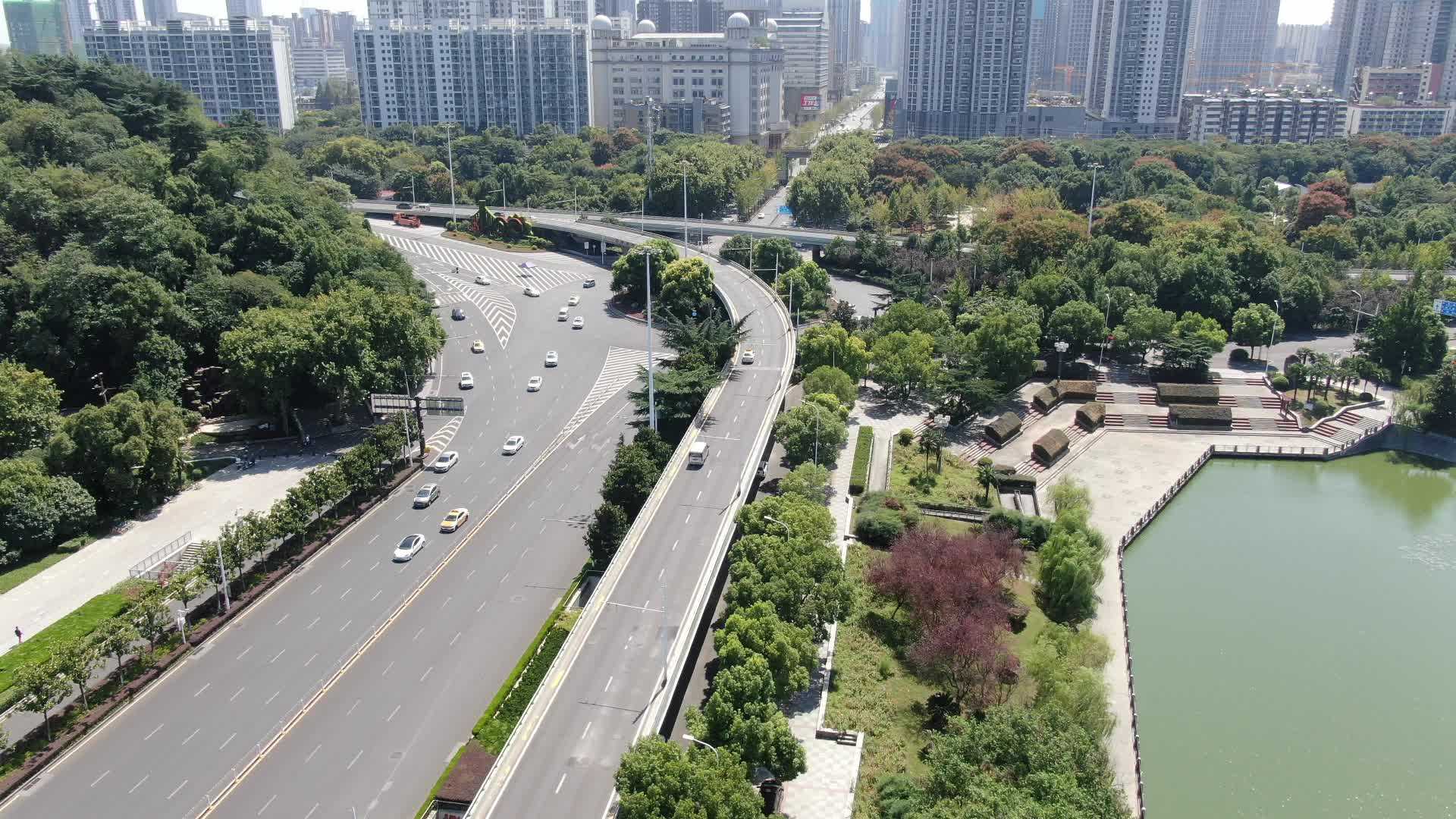 武汉鹦鹉洲大道交通航拍视频的预览图