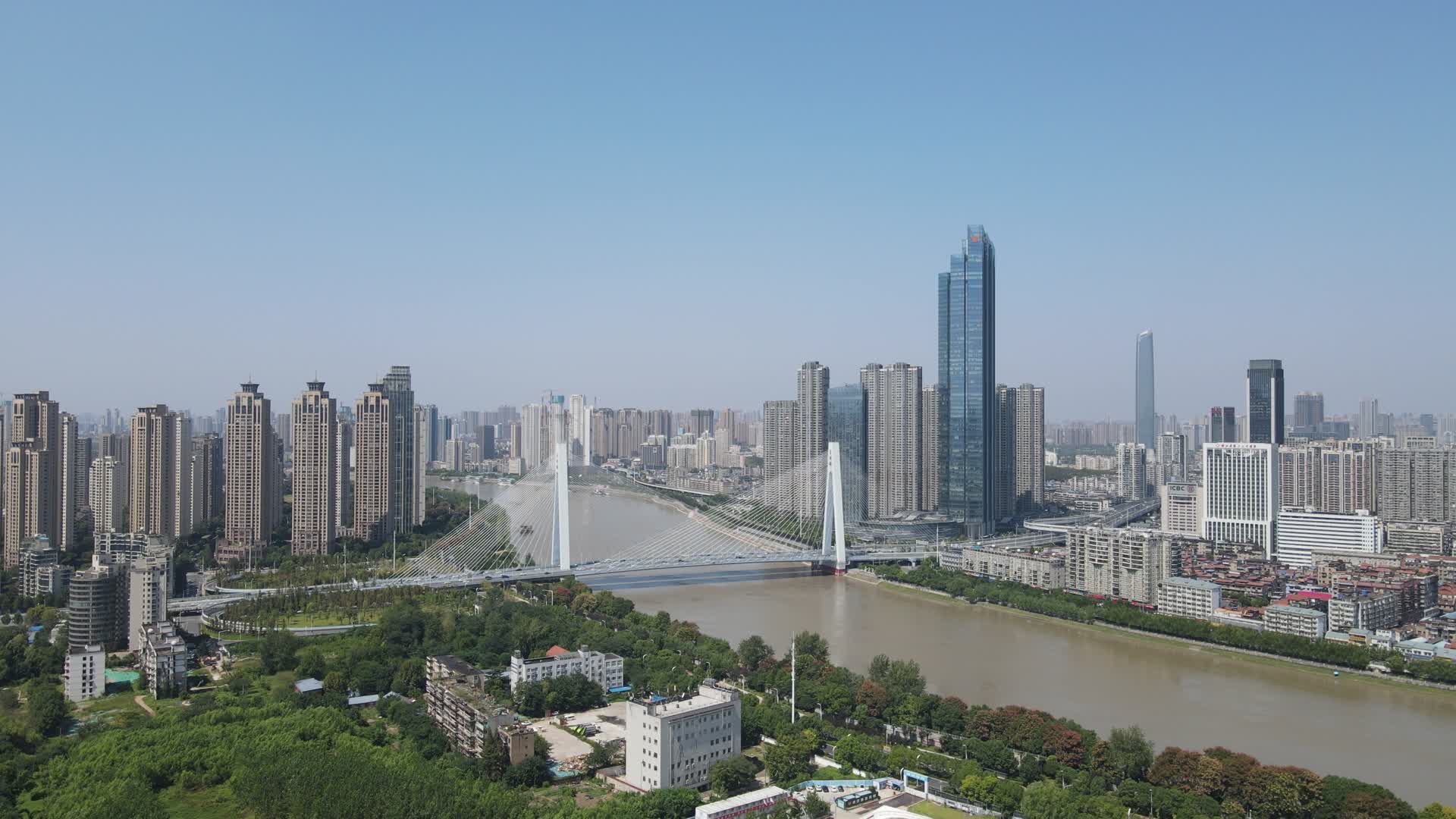 湖北武汉汉江月湖大桥航拍视频的预览图