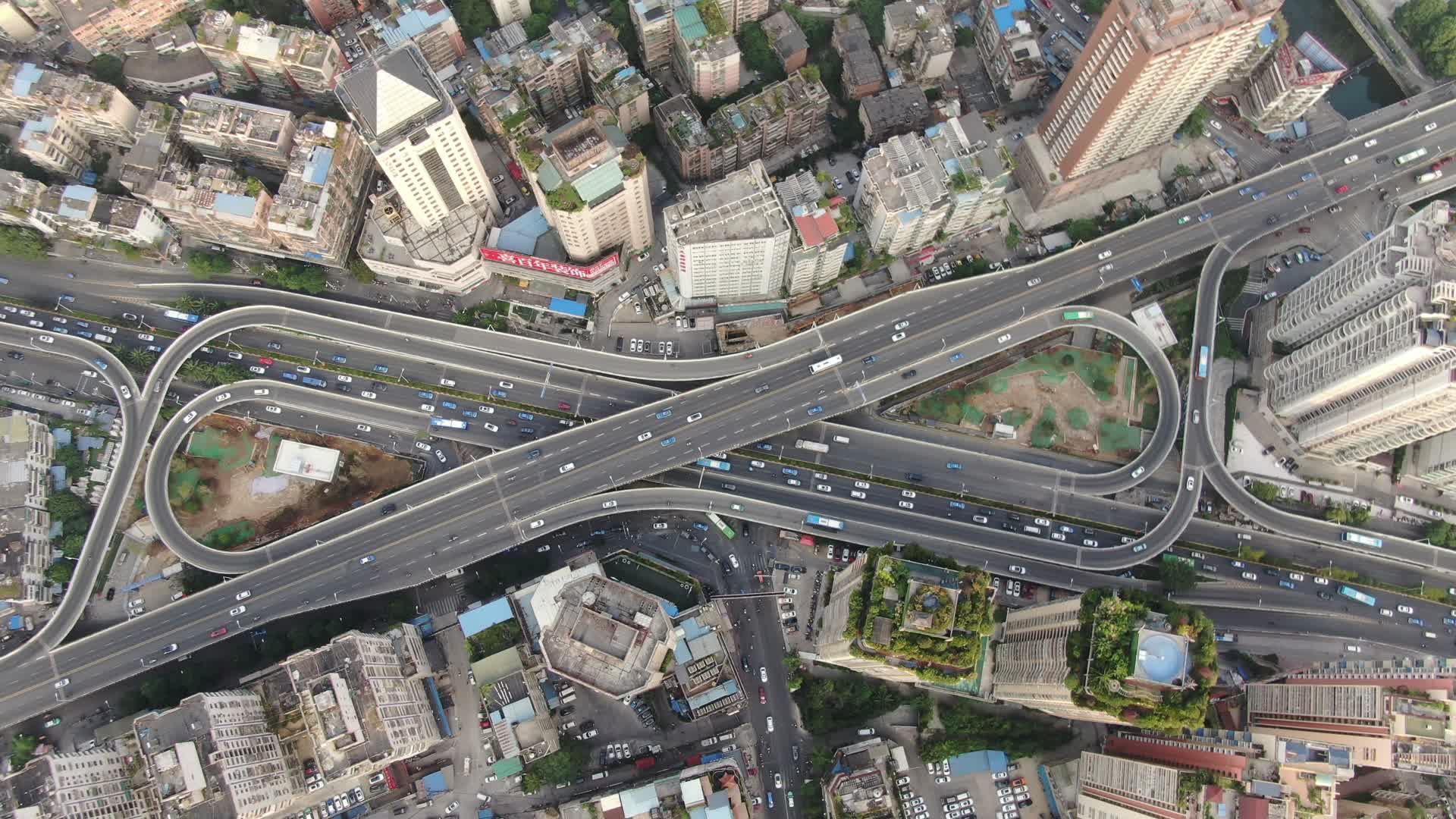贵阳城市高架立交桥俯拍视频的预览图