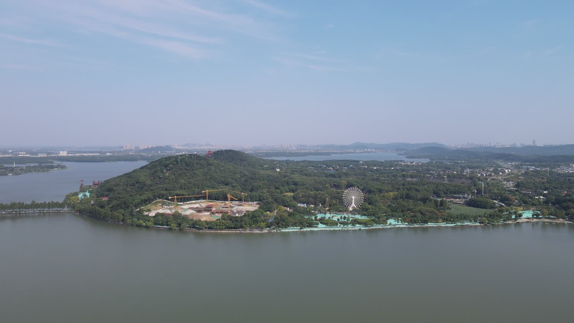 武汉东湖珞珈山景区航拍视频的预览图