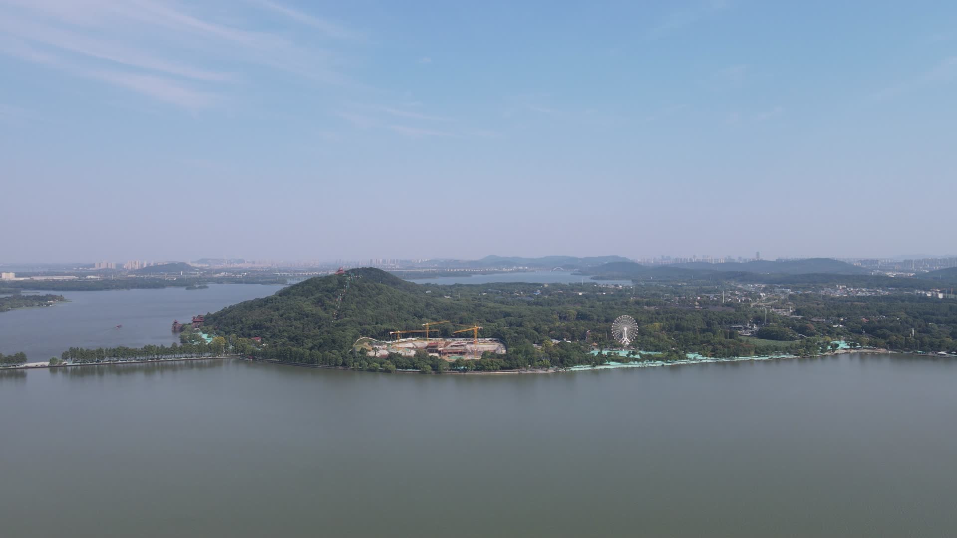 湖北武汉东湖5A景区航拍视频的预览图