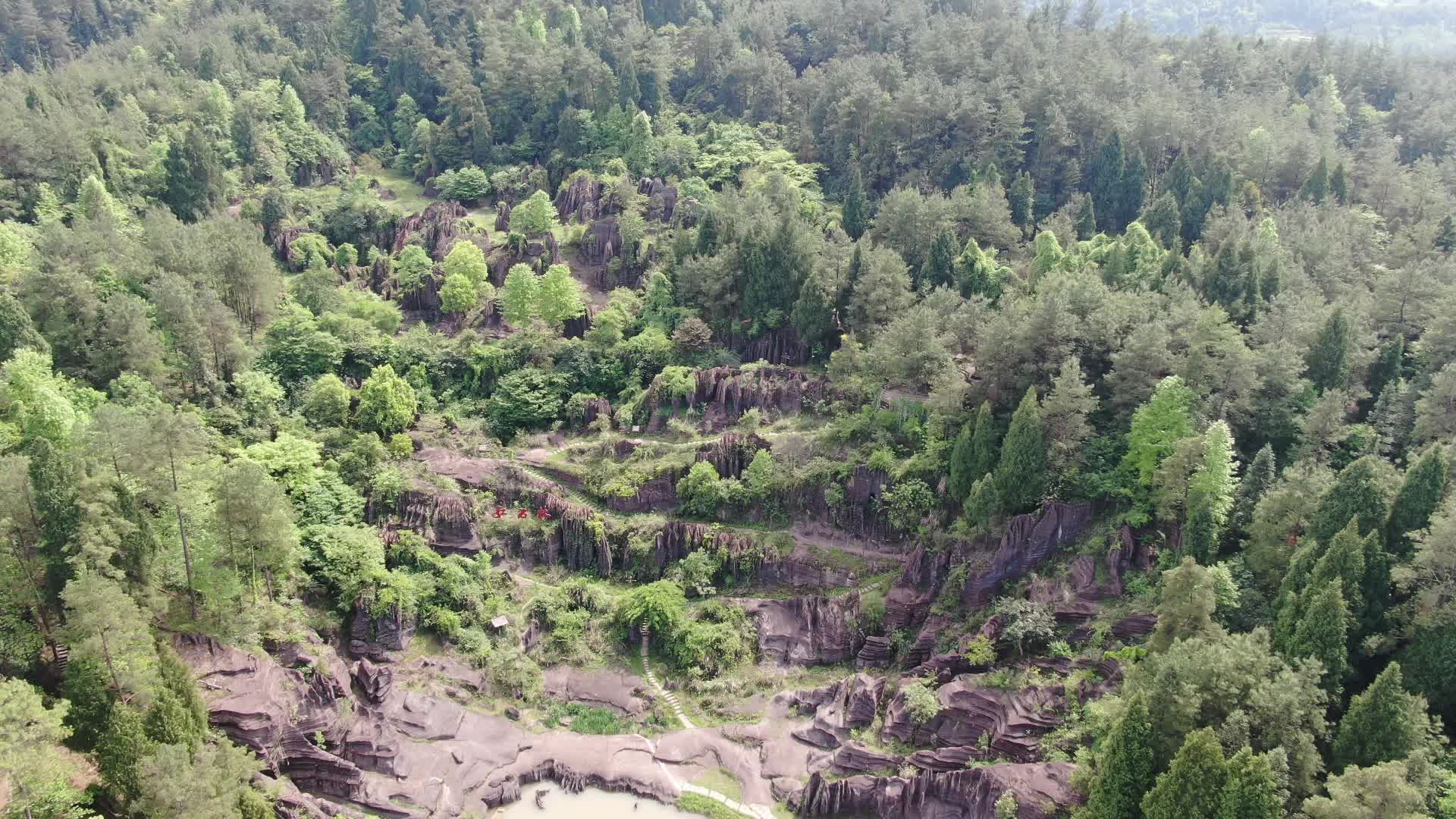 4K航拍湖南湘西红石林景区视频的预览图