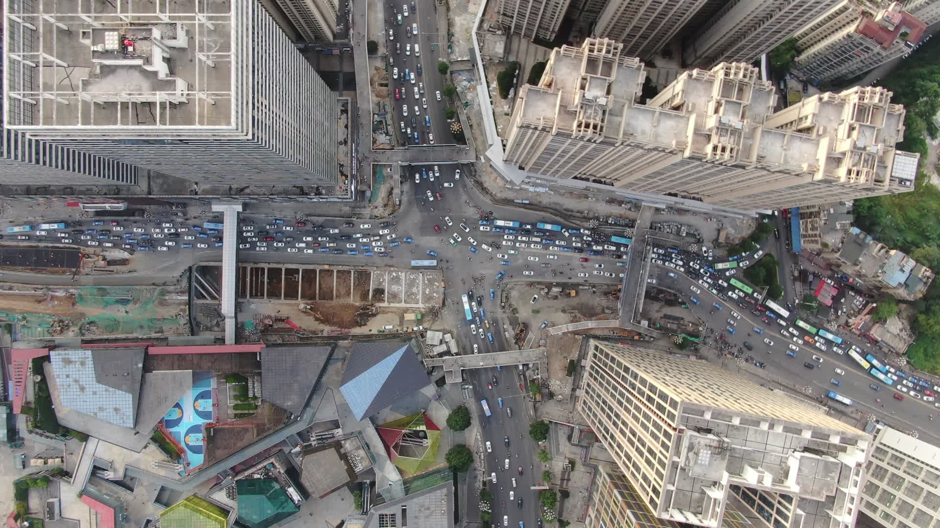 俯拍城市拥堵交通视频的预览图