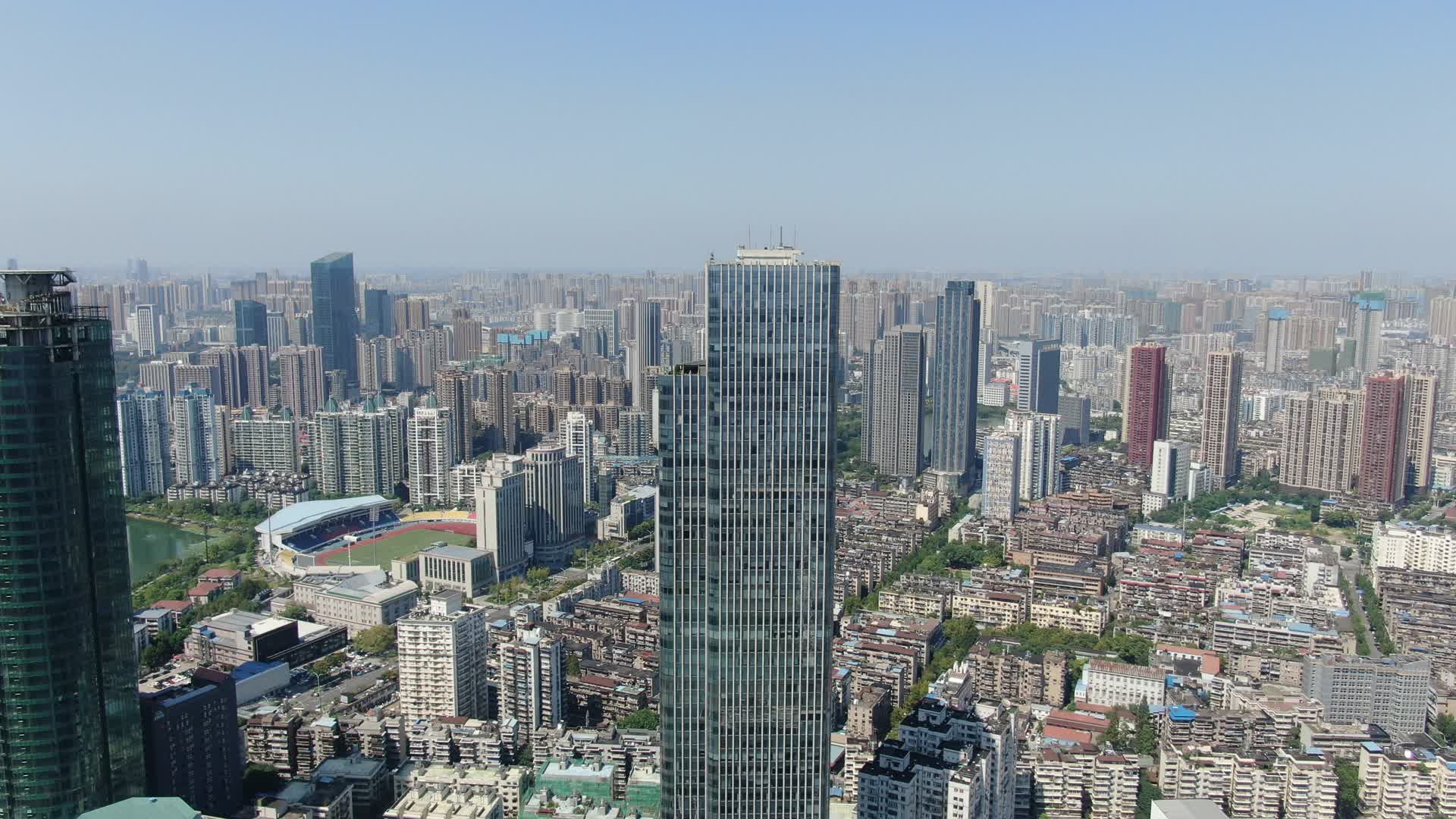 4K航拍湖北武汉汉口金融中心视频的预览图