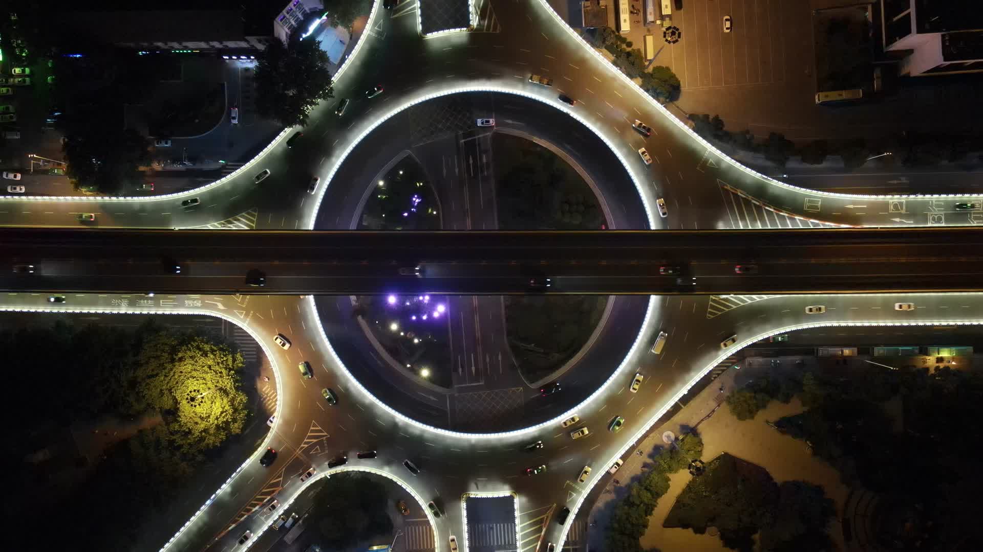 4K航拍河南郑州紫荆山立交桥交通夜景视频的预览图
