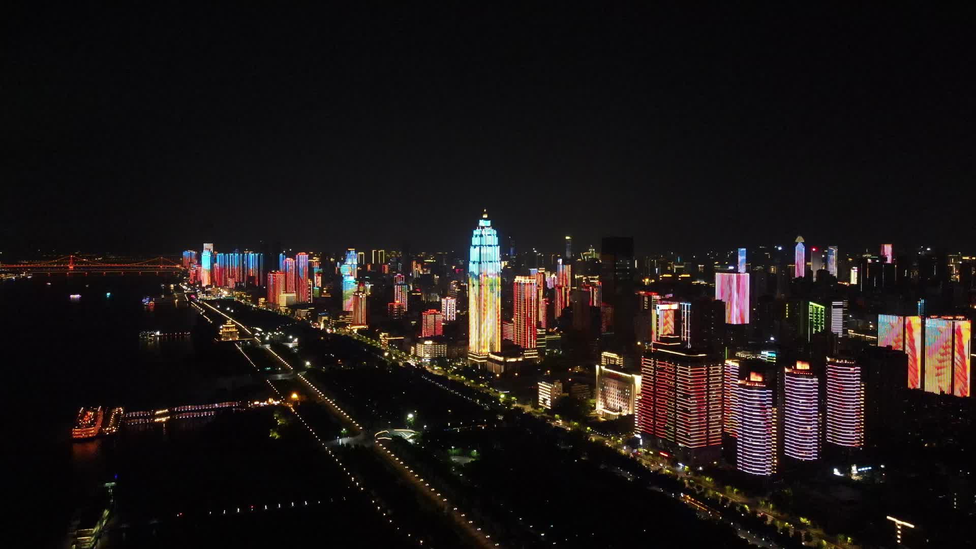 4K航拍湖北武汉汉口江滩城市夜景视频的预览图