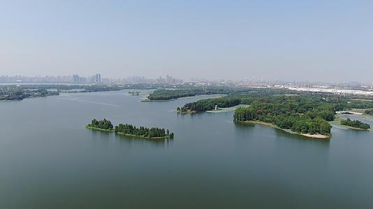 4K航拍湖北武汉东湖景区视频的预览图