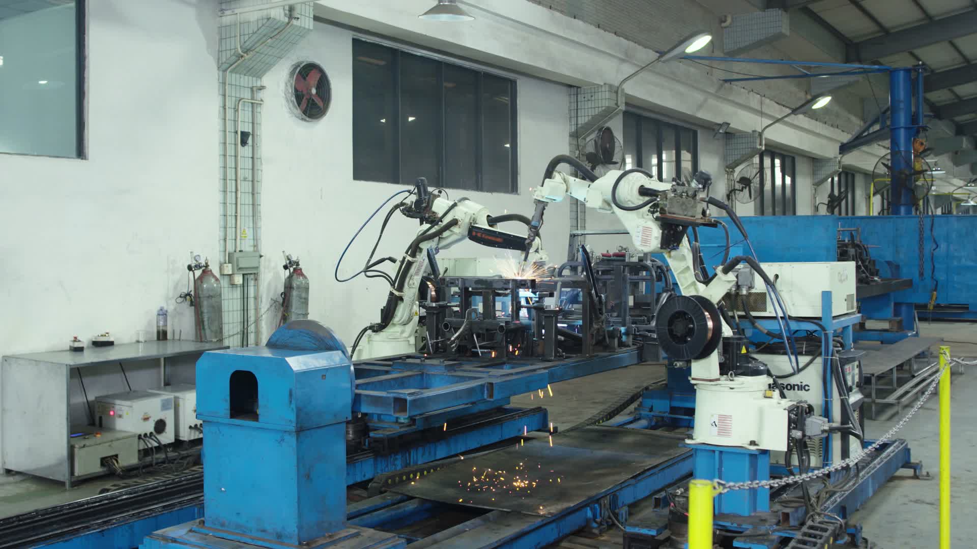 4K机械手臂工业机器人工作自动化视频的预览图