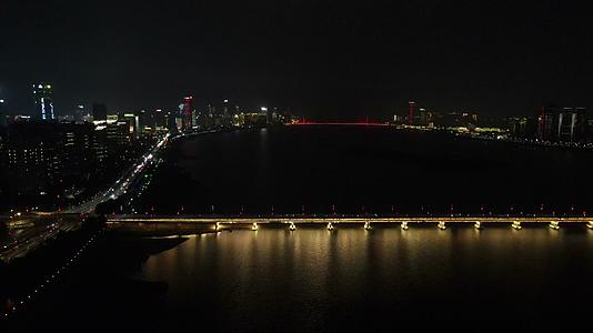 江西南昌大桥南昌之星夜景灯光航拍视频的预览图