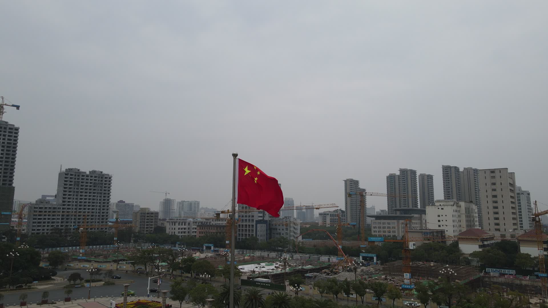 江西南昌八一起义纪念塔航拍视频的预览图