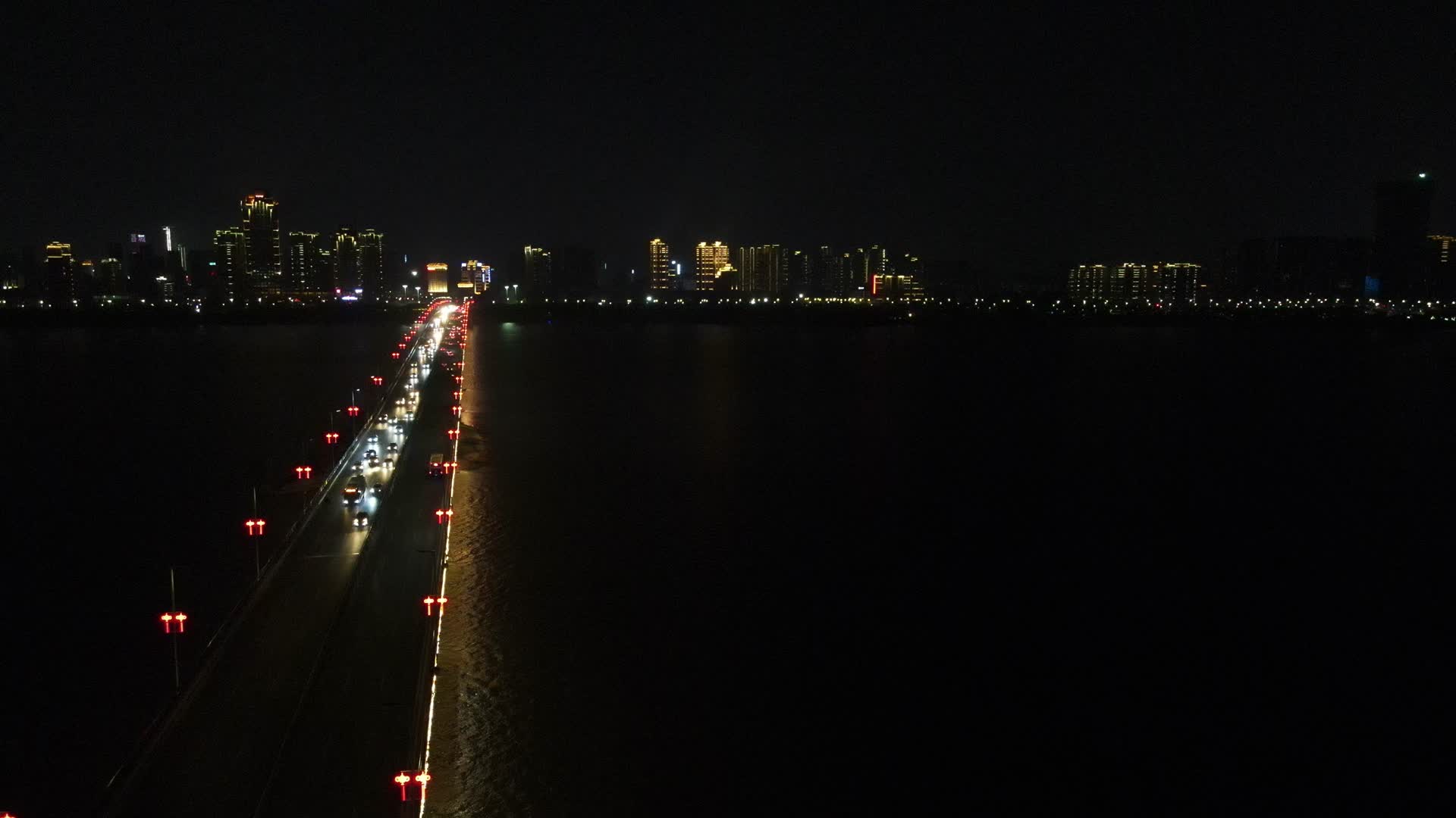 江西南昌八一大桥南昌大桥夜景航拍视频的预览图