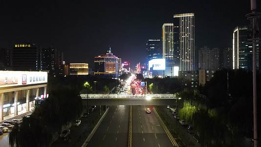 4K航拍郑州花园路交通夜景视频的预览图