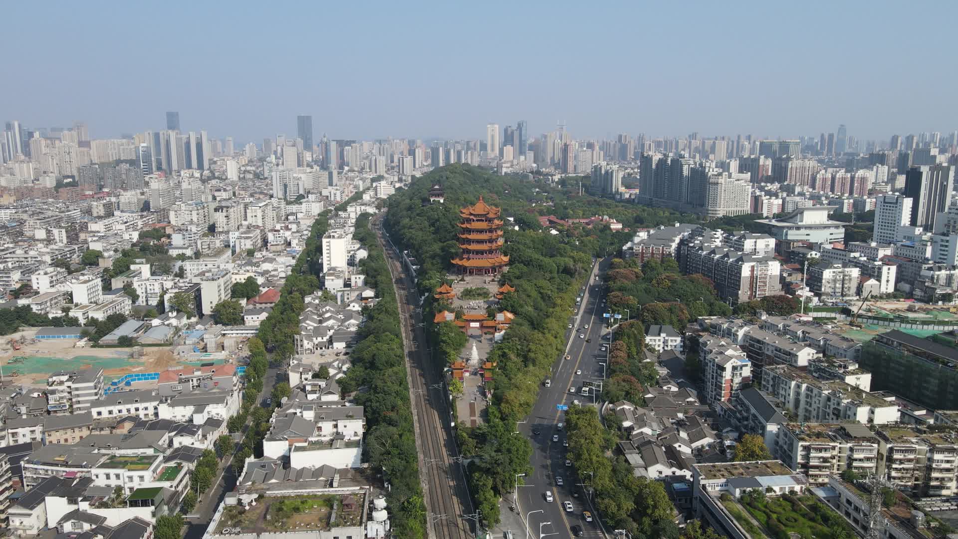 4K航拍湖北武汉武昌城市建设黄鹤楼景区视频的预览图