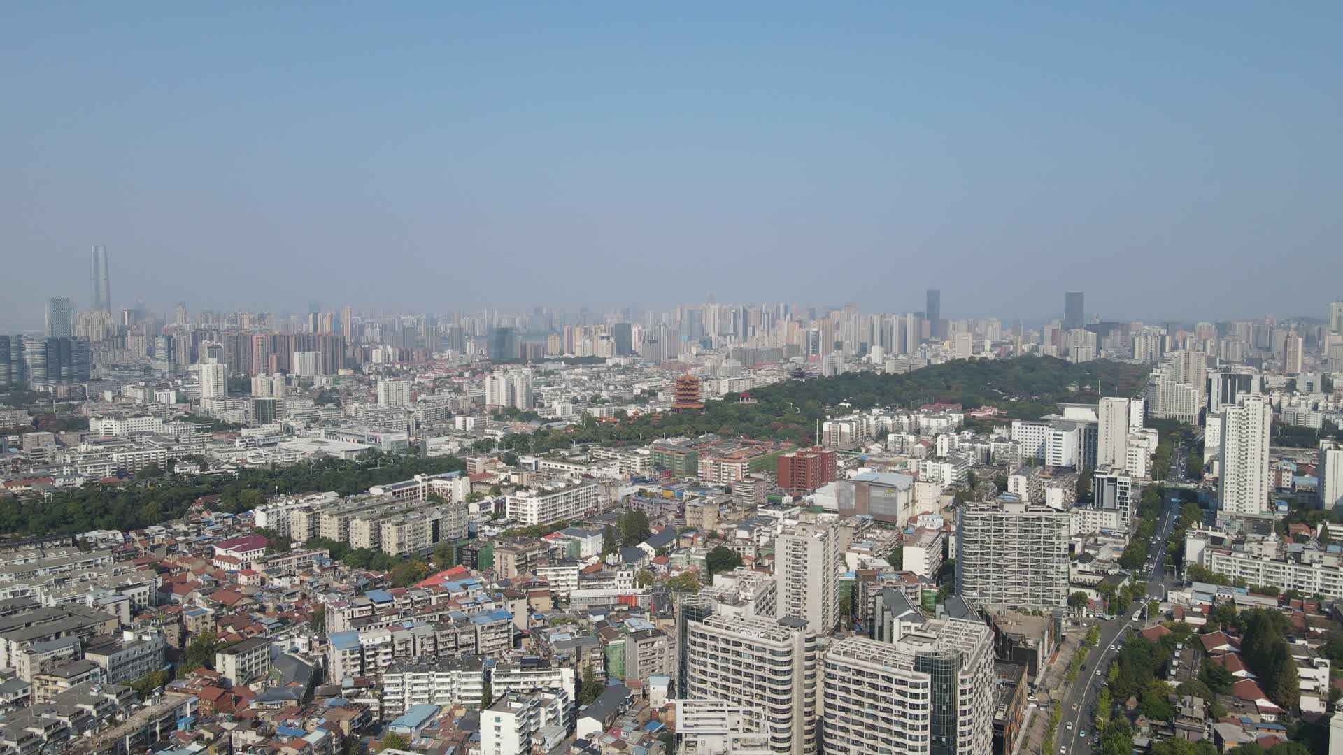 4K航拍湖北武汉武昌城市建设黄鹤楼景区视频的预览图