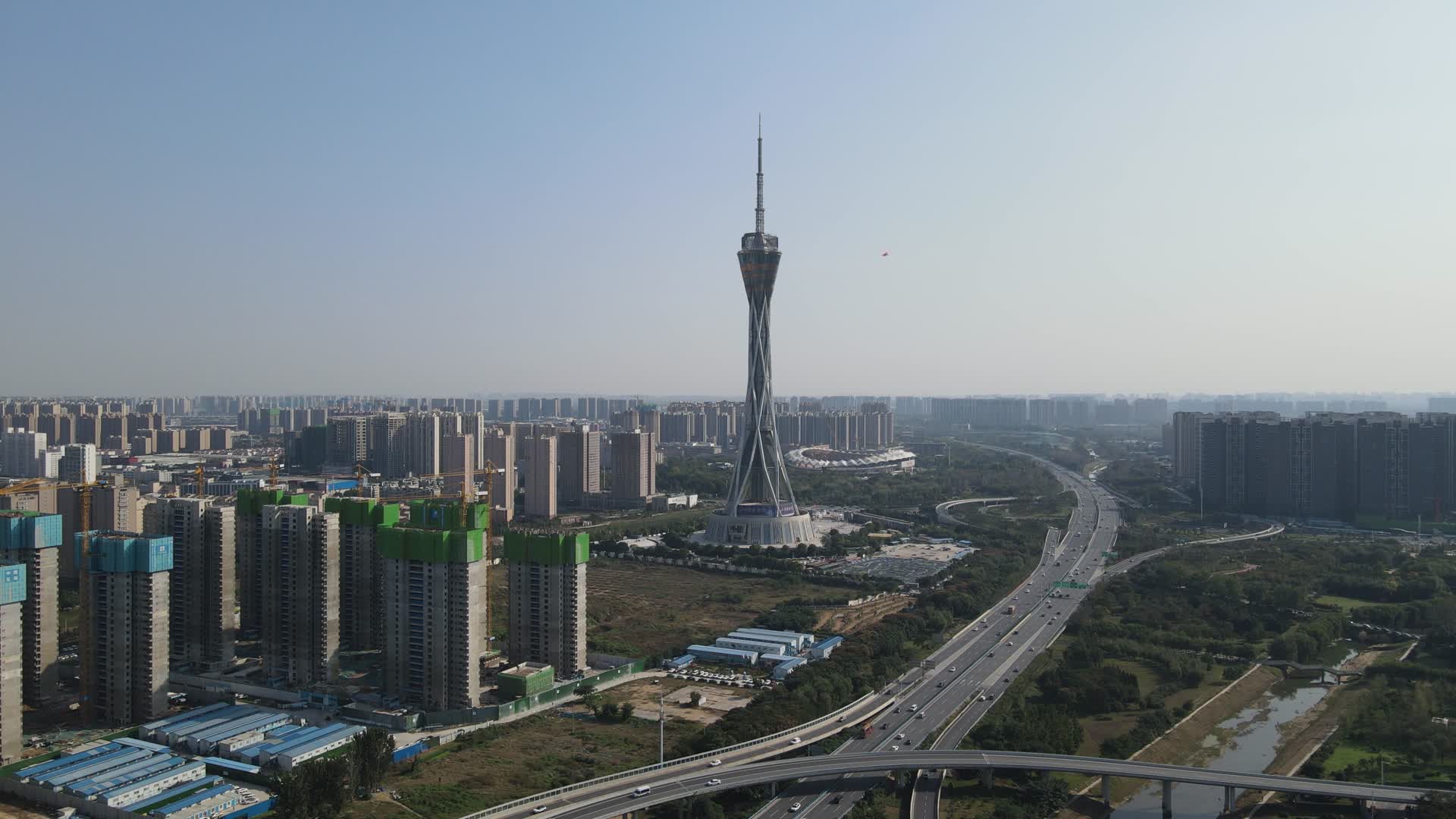 4K航拍河南郑州中原福塔视频的预览图