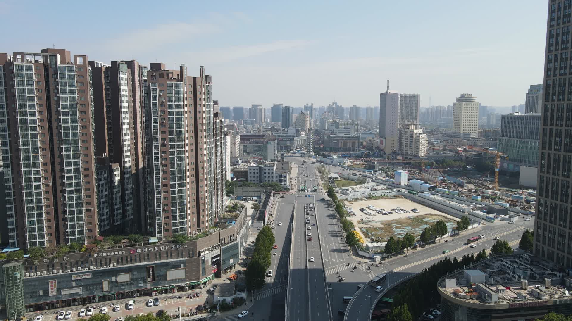 4K航拍河南郑州二七广场人民路视频的预览图