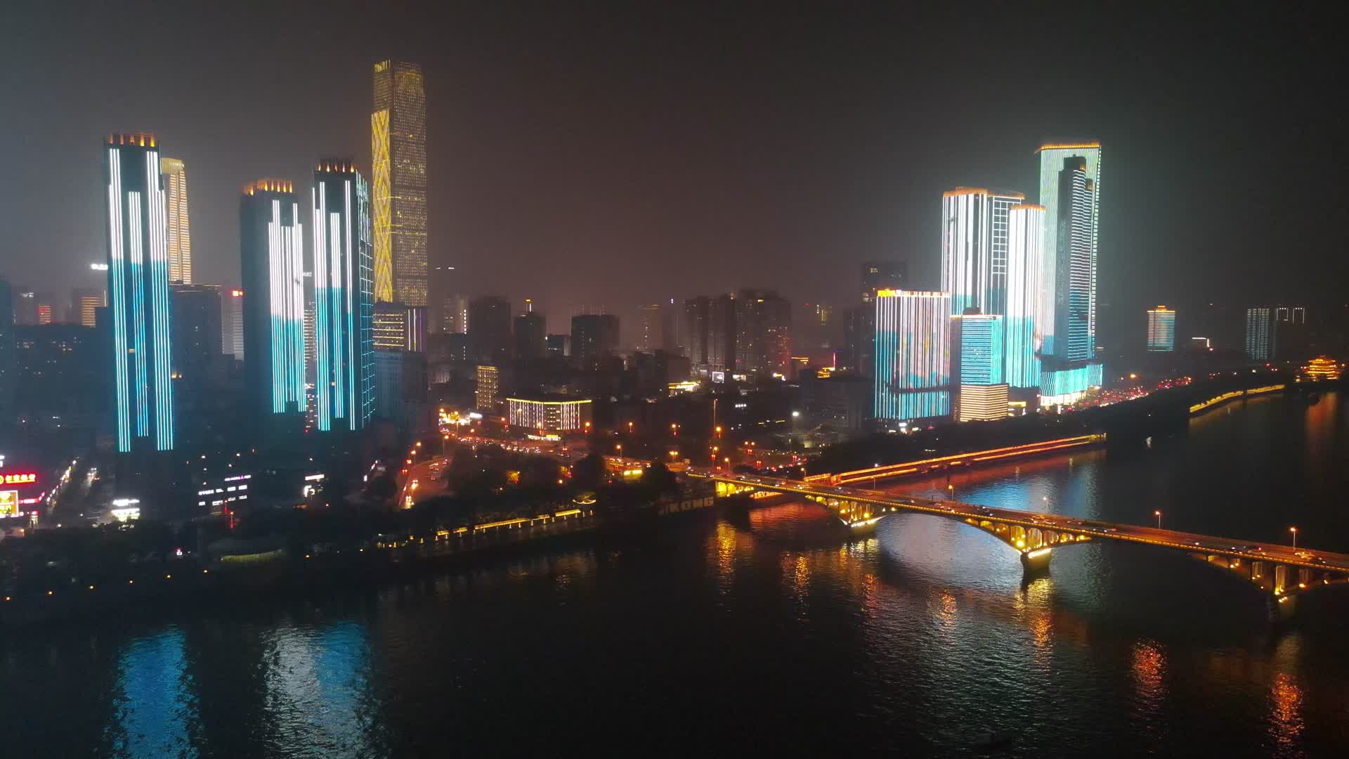 湖南长沙城市也进入交通五一大道视频的预览图