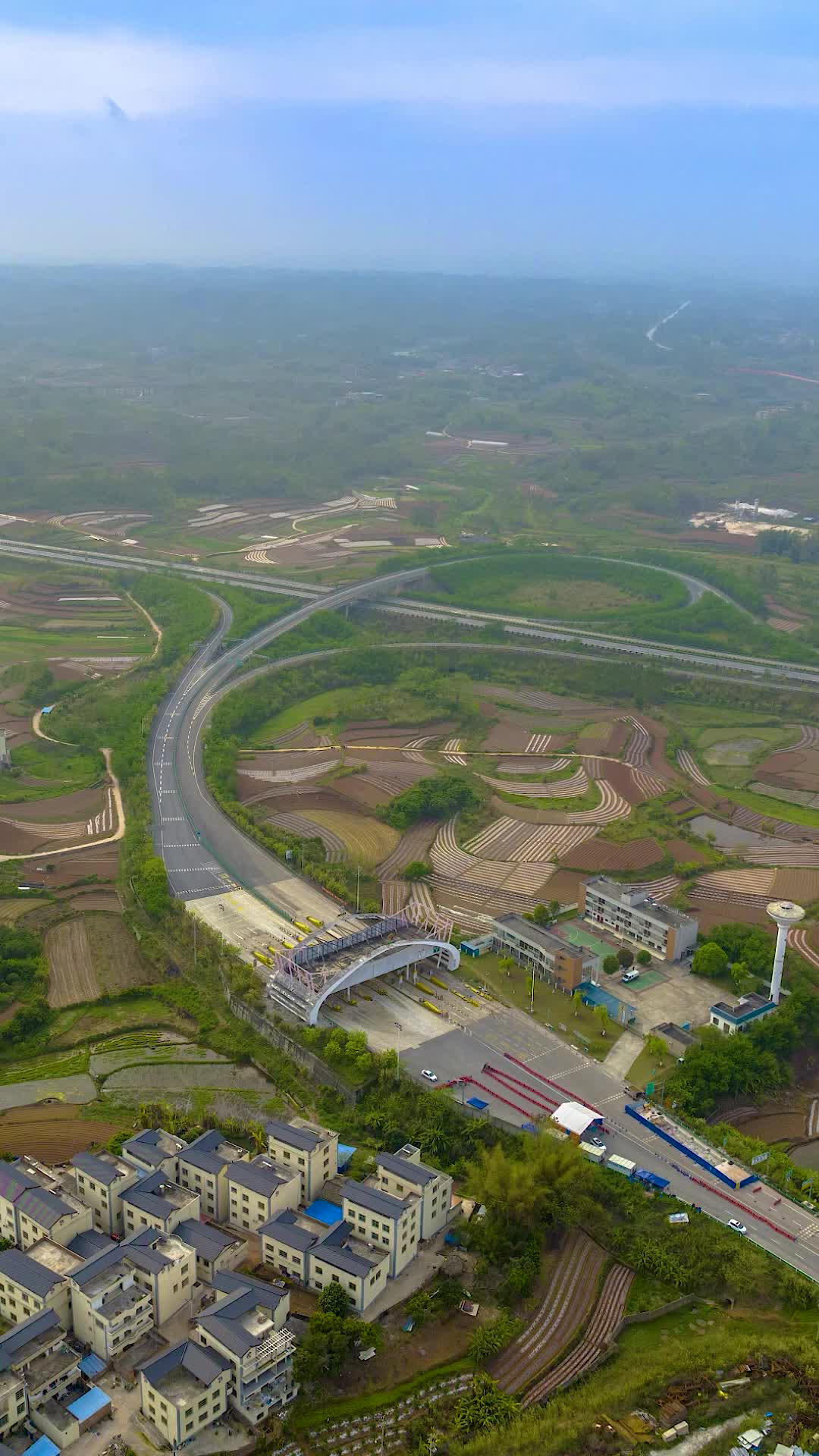 高清竖屏延时航拍南宁新江高速路口光影视频的预览图