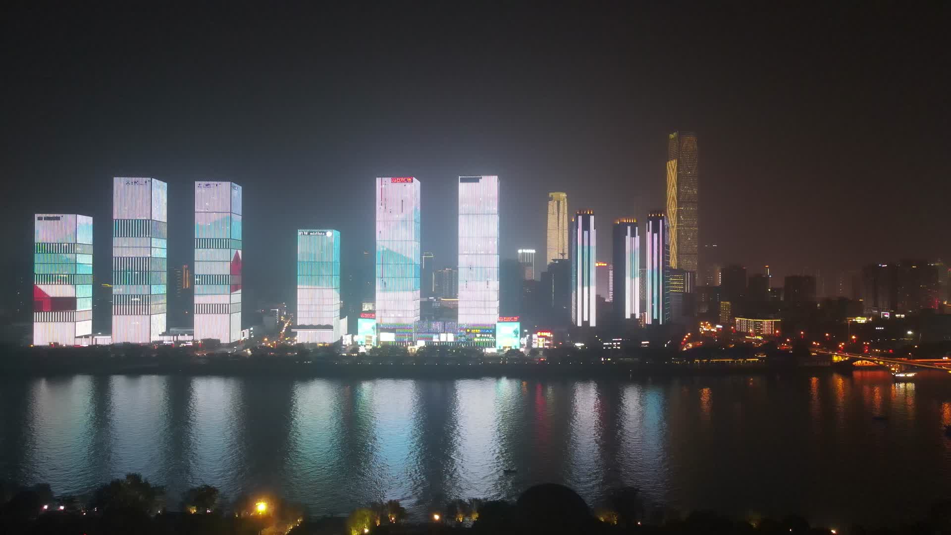 湖南长沙湘江夜景灯光秀航拍视频的预览图