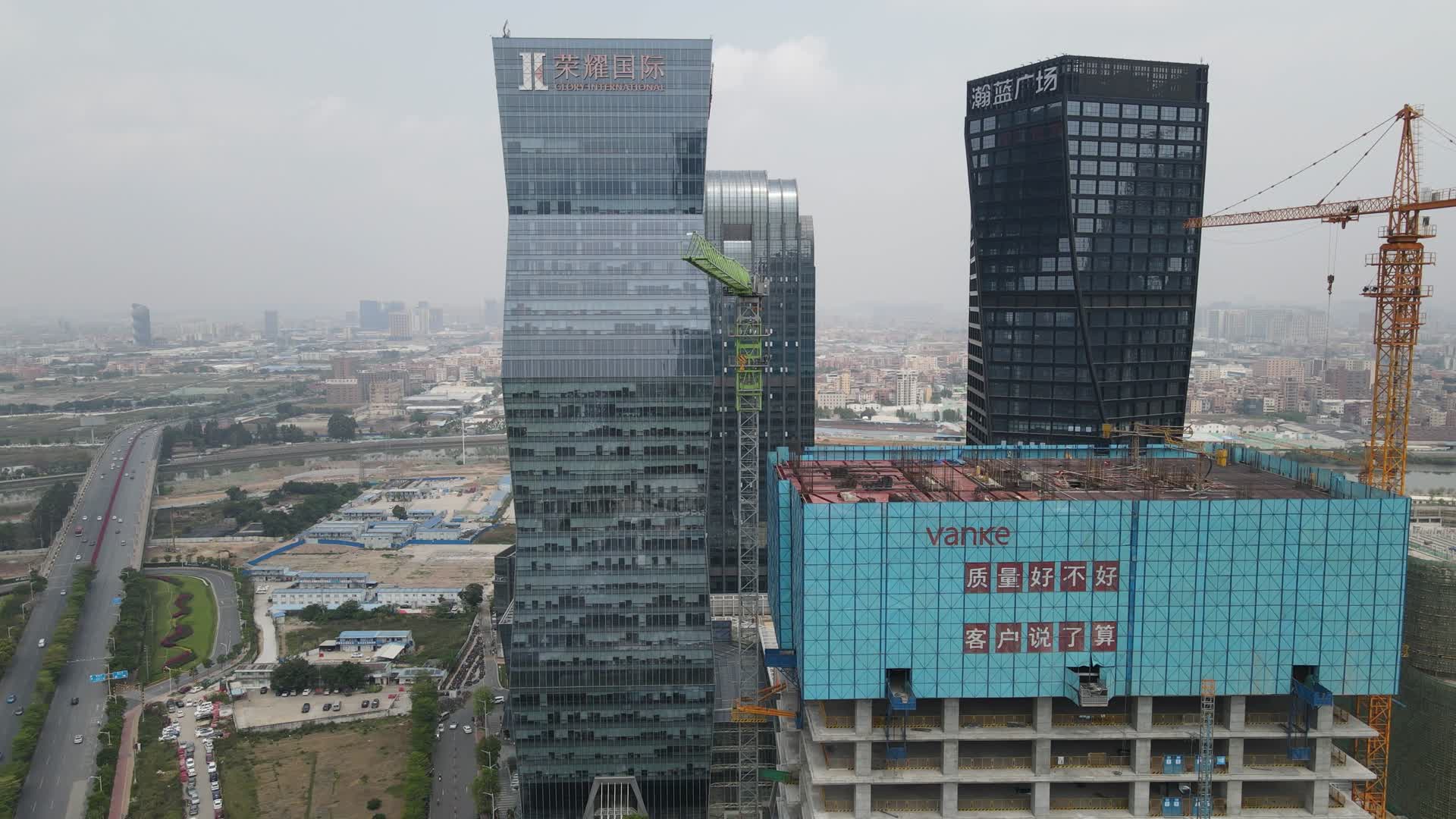 广东佛山城市在建CBD商务建筑视频的预览图