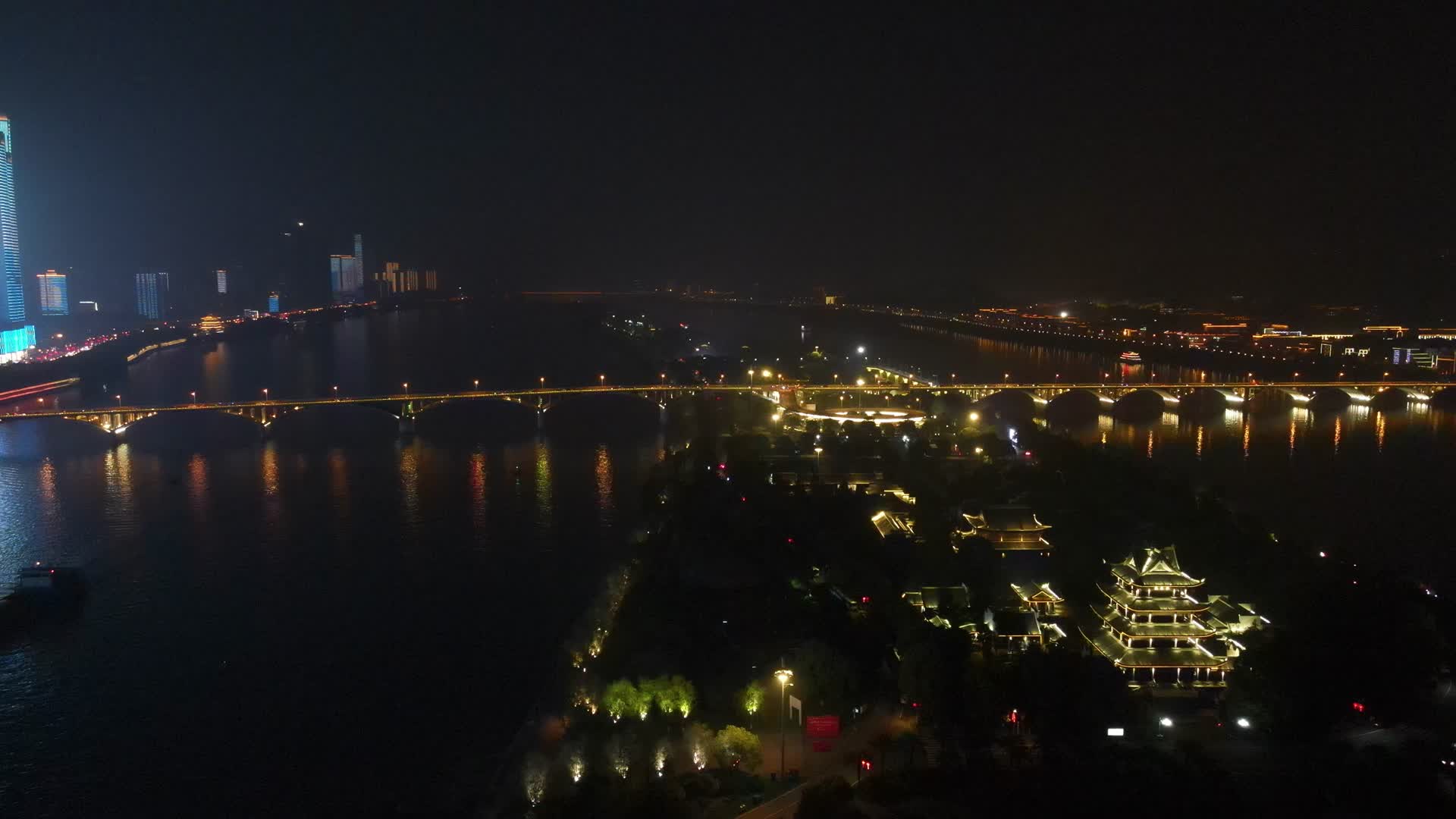 湖南长沙橘子洲大桥夜景交通航拍视频的预览图