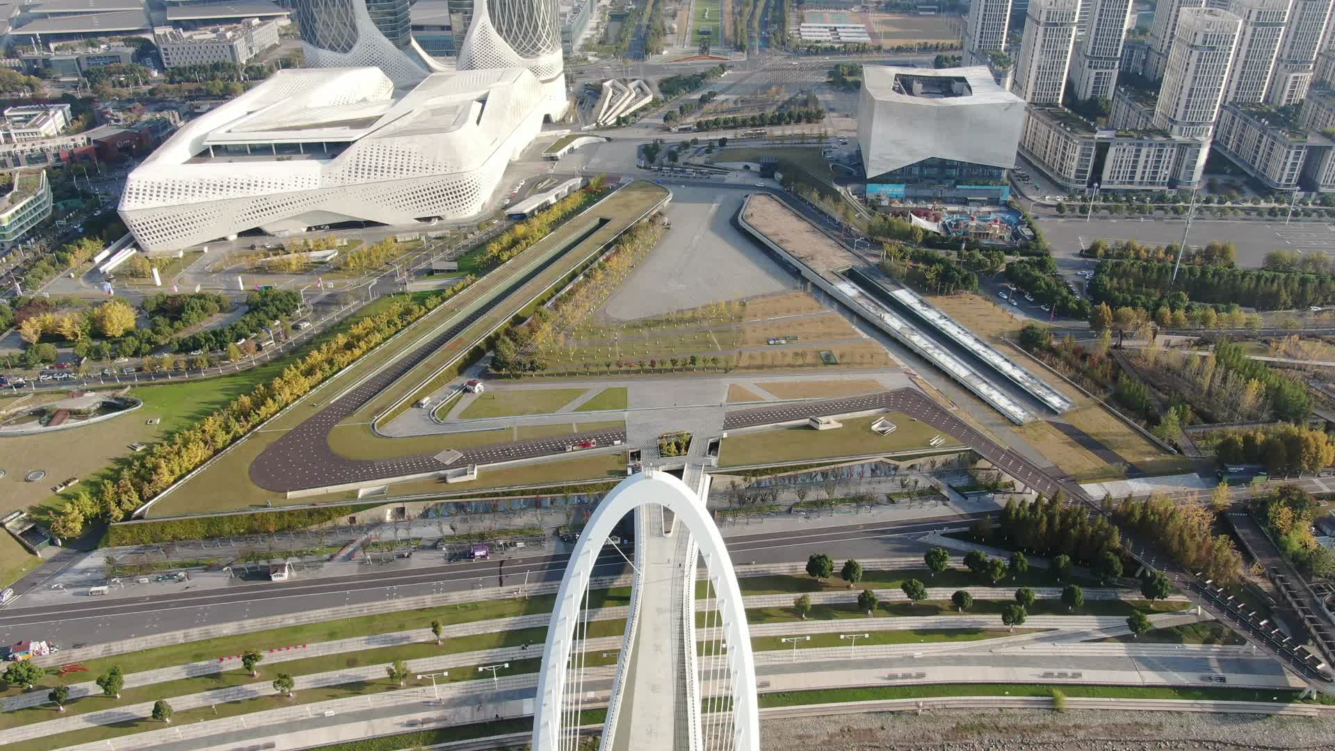 江苏南京之眼步行桥航拍视频的预览图