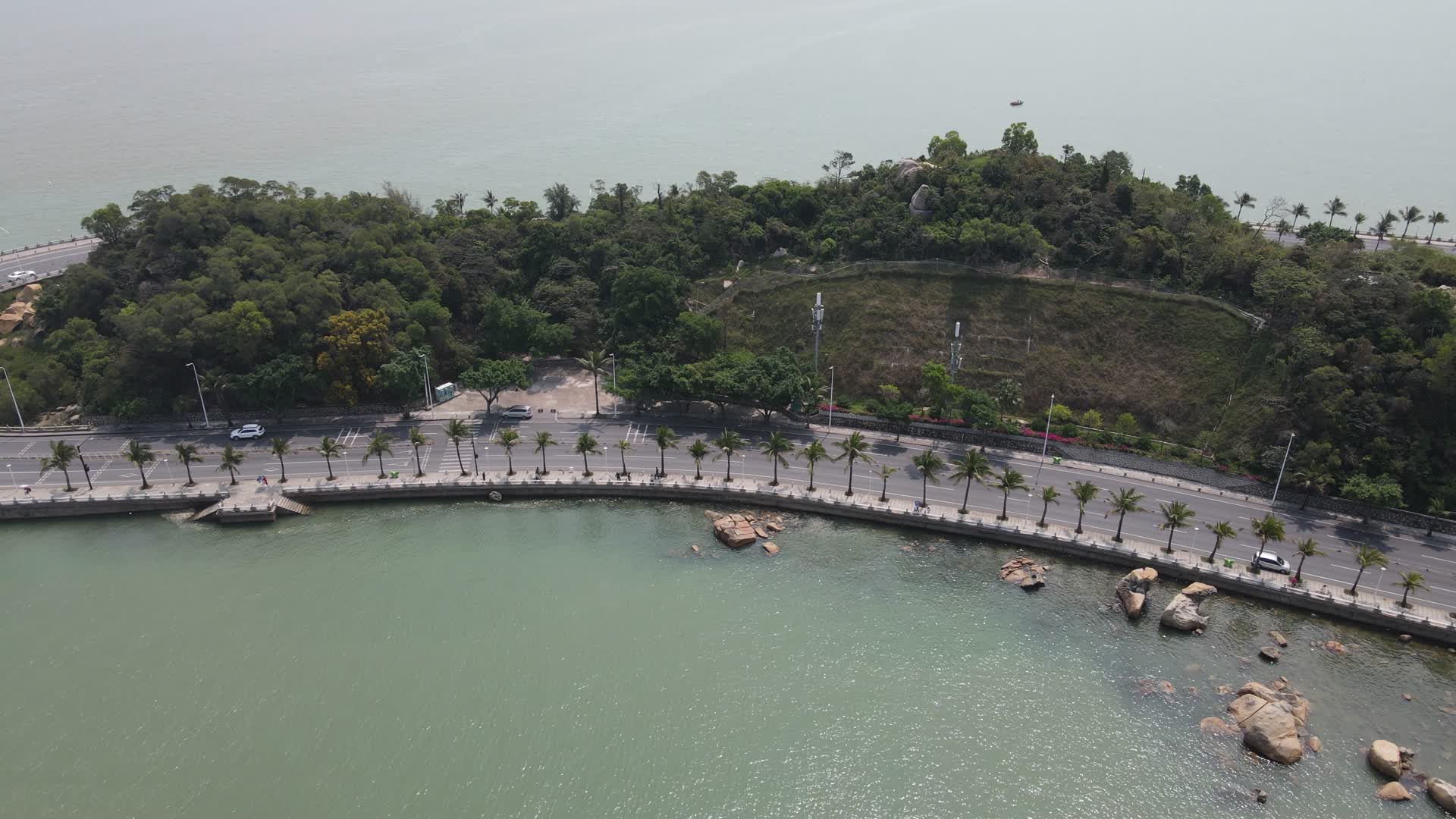 4K航拍广东珠海情侣路海岸线视频的预览图