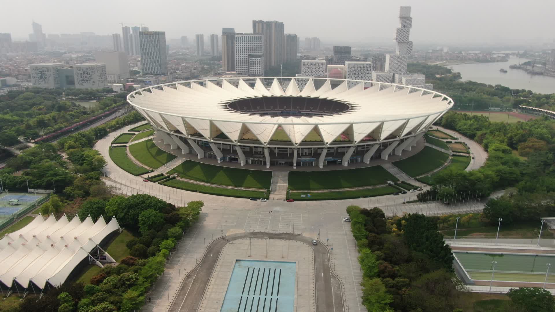 航拍广东佛山世纪莲体育中心视频的预览图