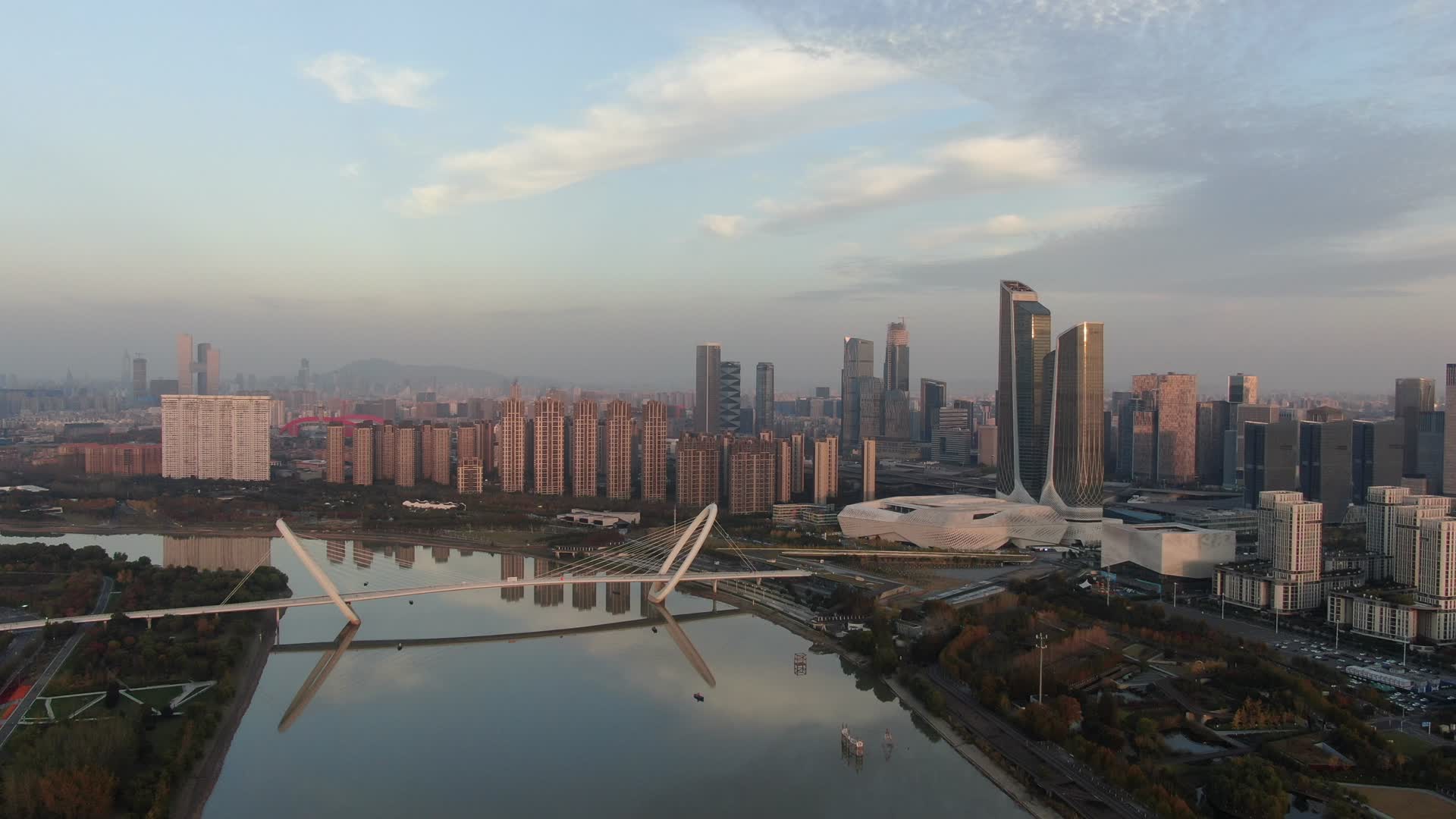 江苏南京河西城市商务建筑南京之眼航拍视频的预览图