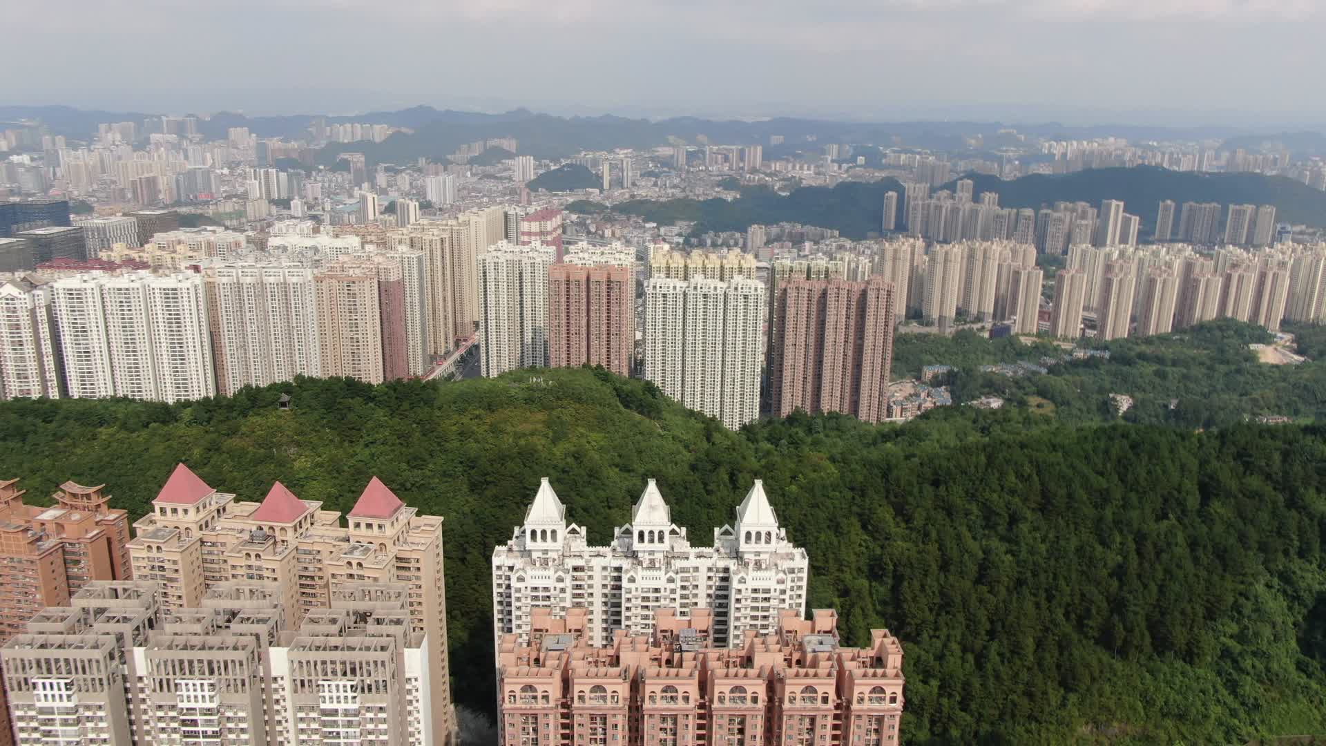 4K航拍贵州贵阳花果园高层建筑小区视频的预览图