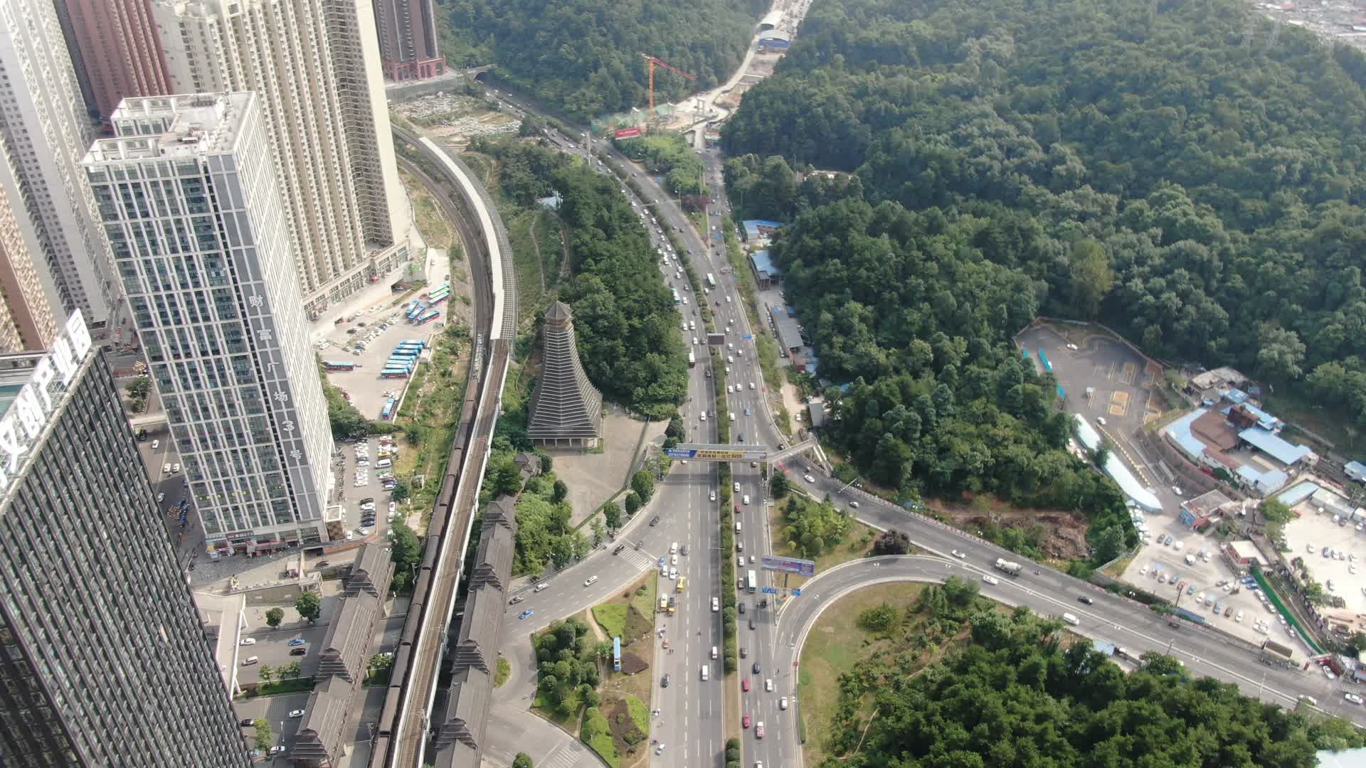 4K航拍贵州贵阳花果园道路高架桥交通视频的预览图