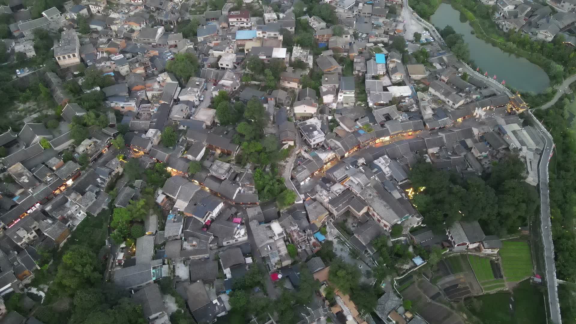 贵州青岩古镇4K航拍视频的预览图
