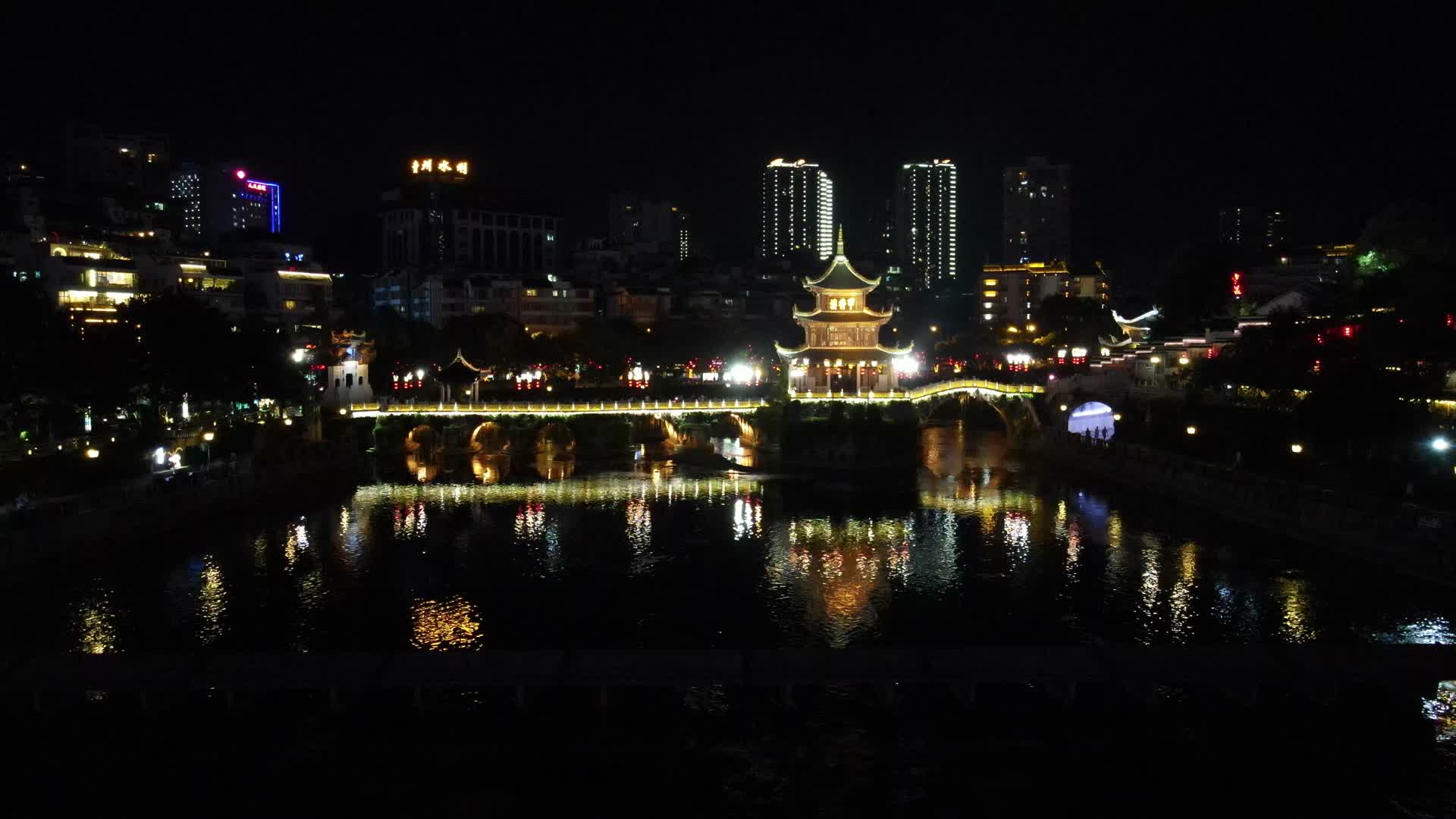 4K航拍贵州贵阳甲秀楼夜景视频的预览图