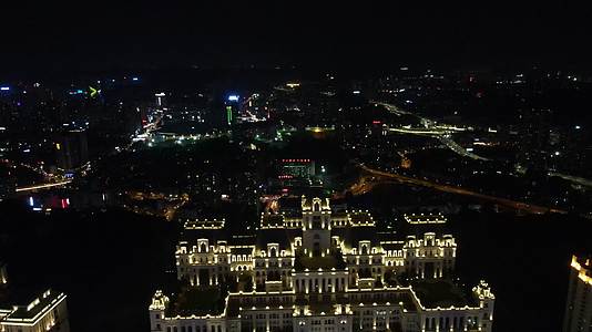 4K航拍贵州贵阳花果园白宫夜景视频的预览图