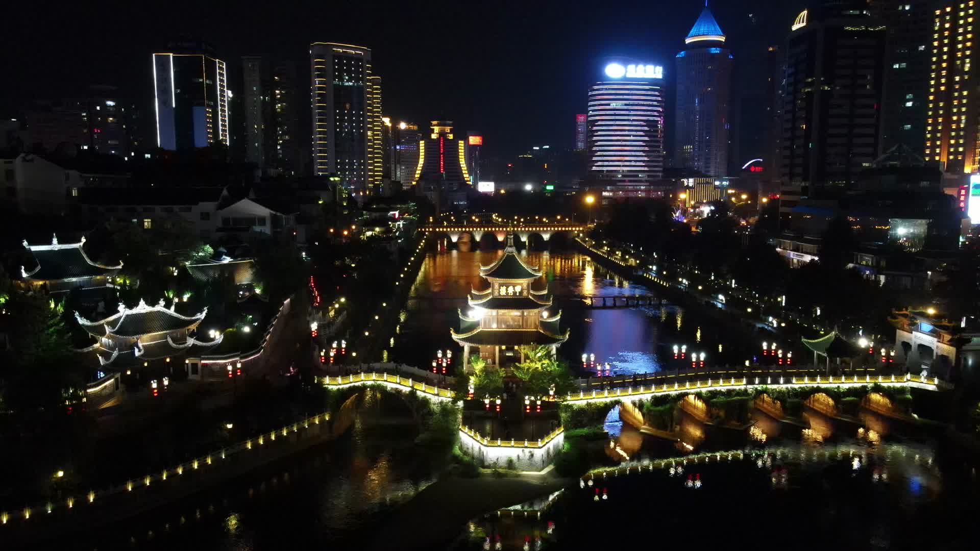 4K航拍贵州贵阳甲秀楼夜景视频的预览图
