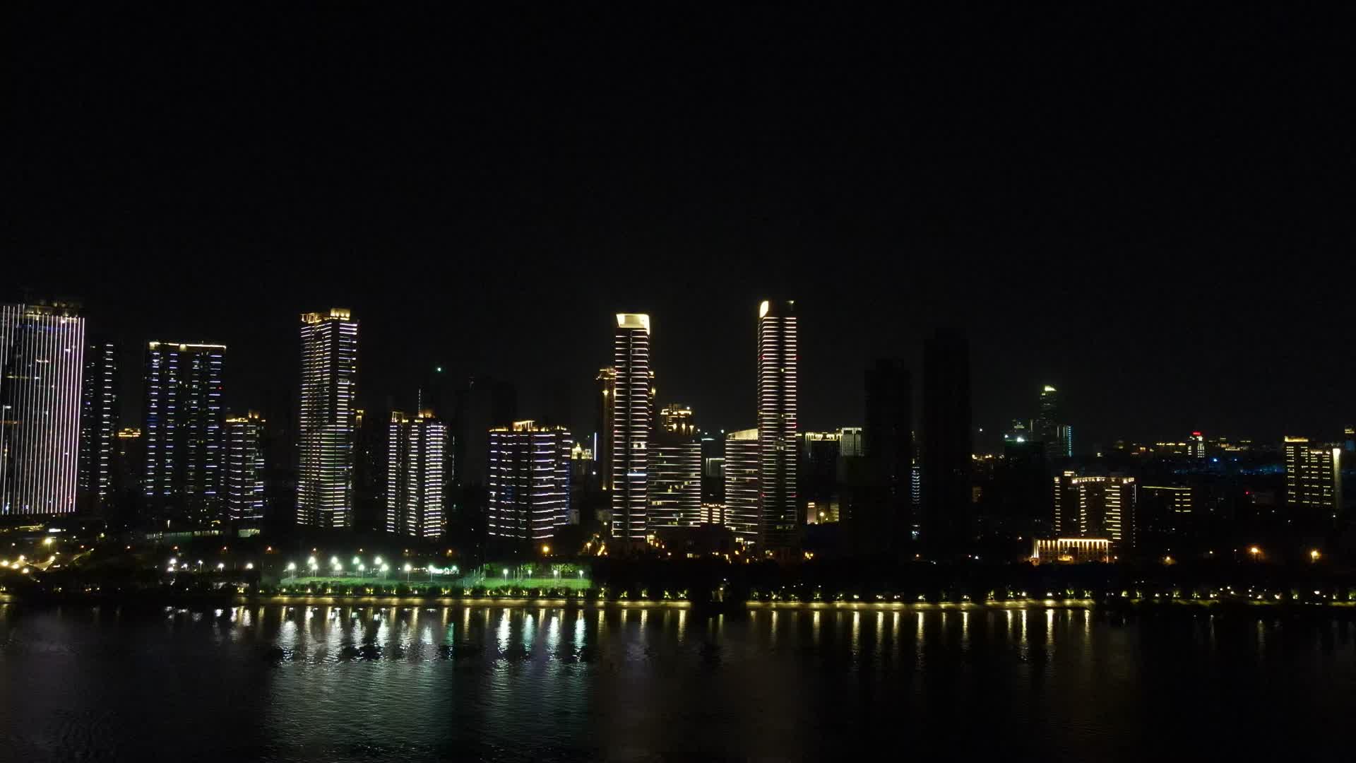 4K航拍湖北武汉武昌江滩夜景视频的预览图