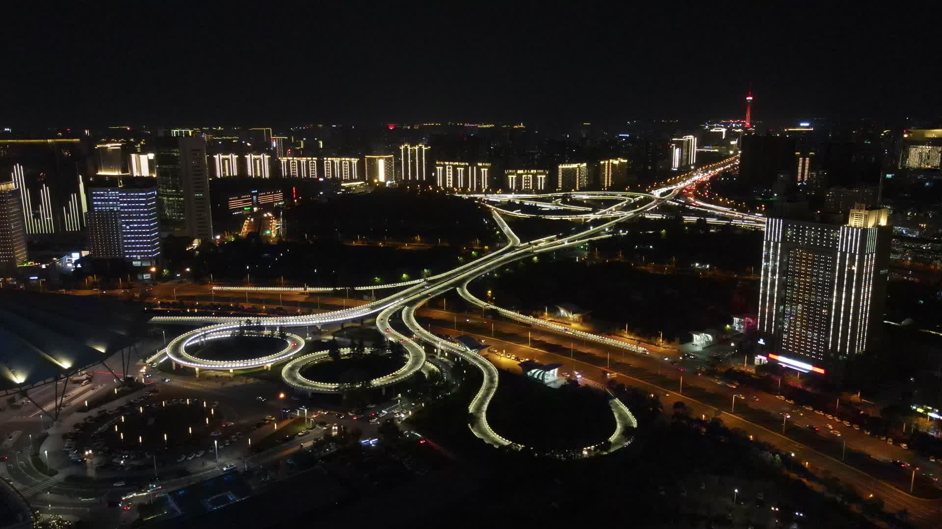 4K航拍河南郑州会展中心立交桥夜景视频的预览图