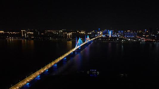 4K航拍湖北武汉长江二桥夜景视频的预览图
