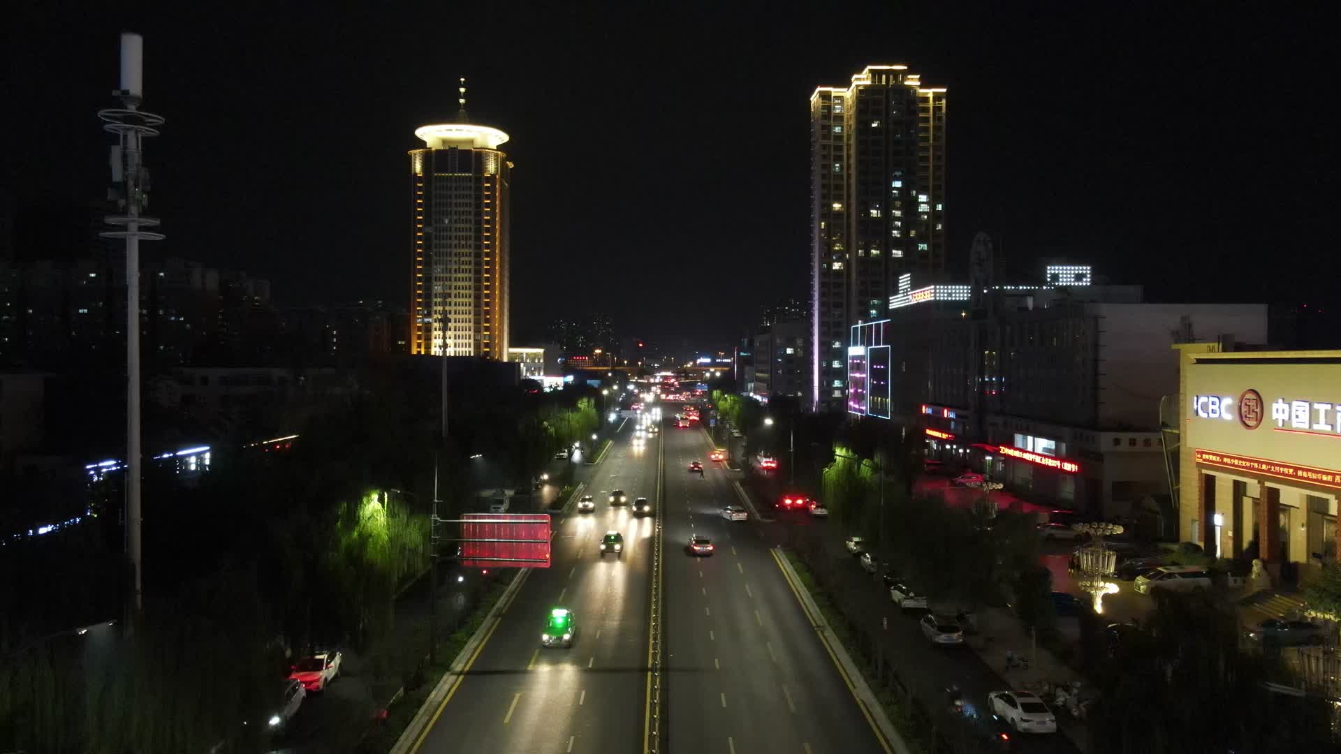 4K航拍河南郑州花园路正弘城夜景视频的预览图