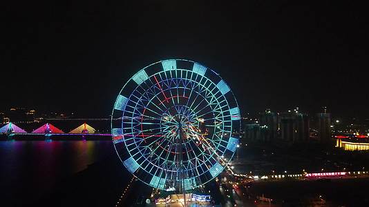 江西南昌之星摩天轮夜景航拍视频的预览图