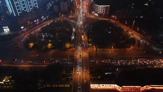 湖南长沙城市夜景入交通五一大道视频的预览图