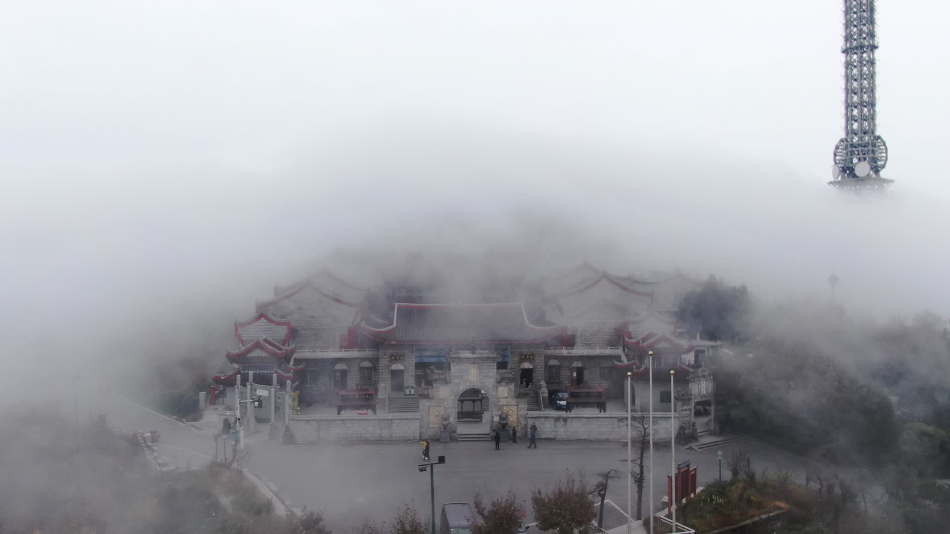 南岳衡山清晨迷雾航拍视频的预览图