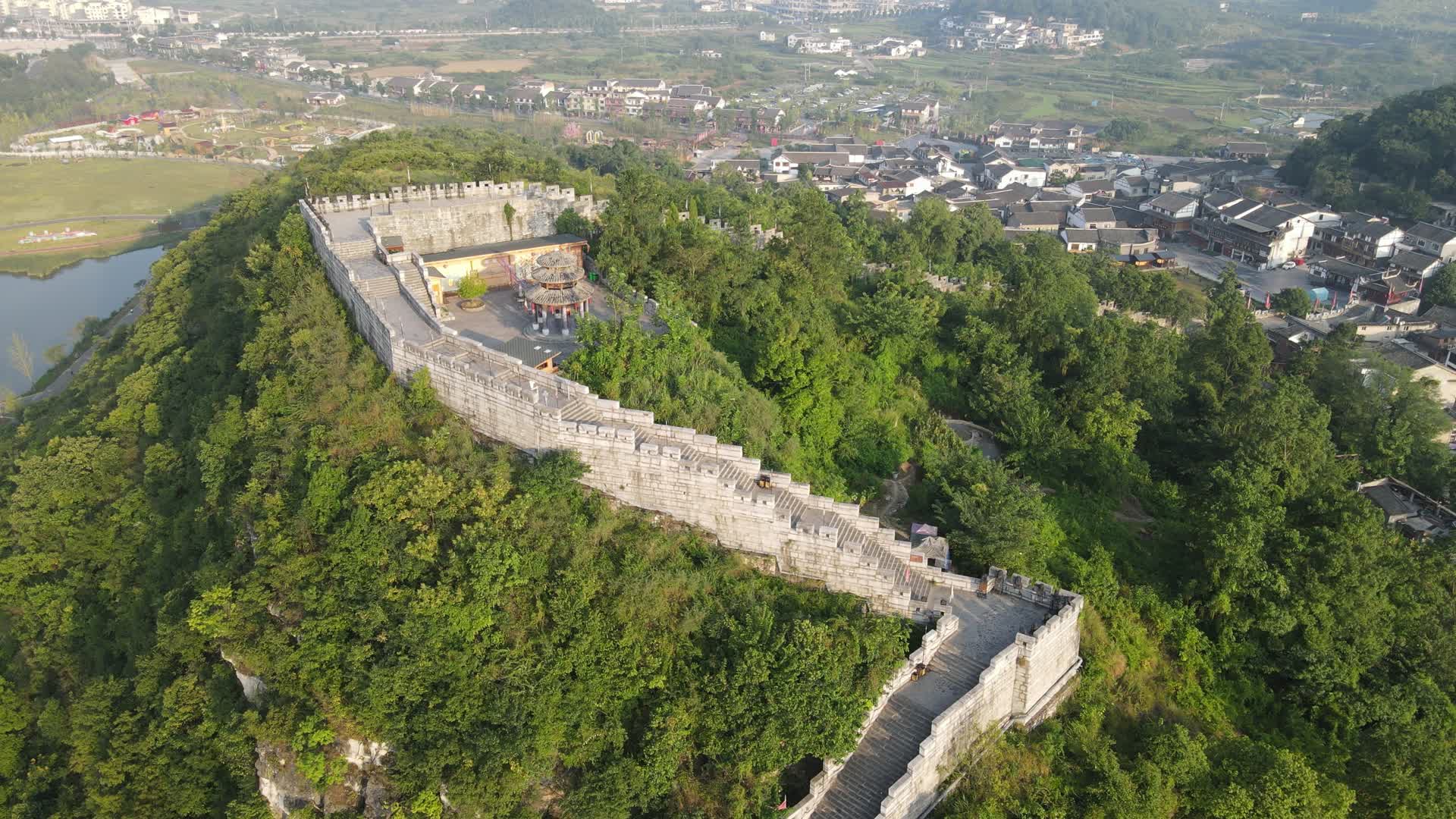 4K航拍贵州贵阳青岩古镇城墙长城视频的预览图