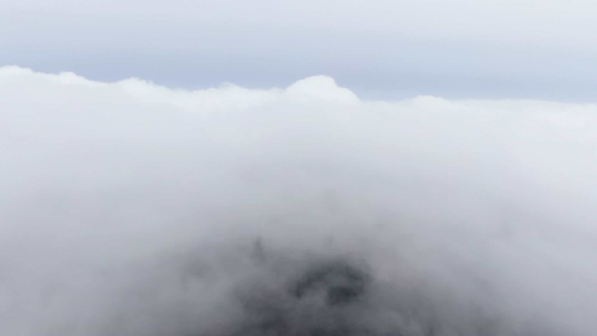 航拍高山云海云雾缭绕视频的预览图