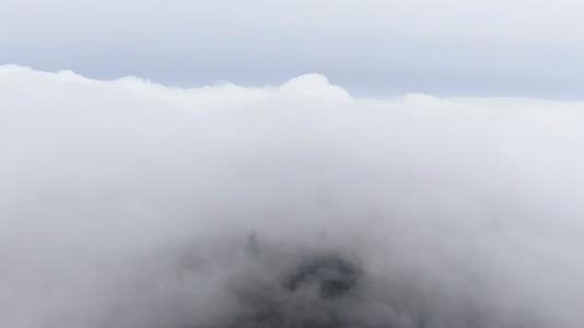 航拍高山云海云雾缭绕视频的预览图