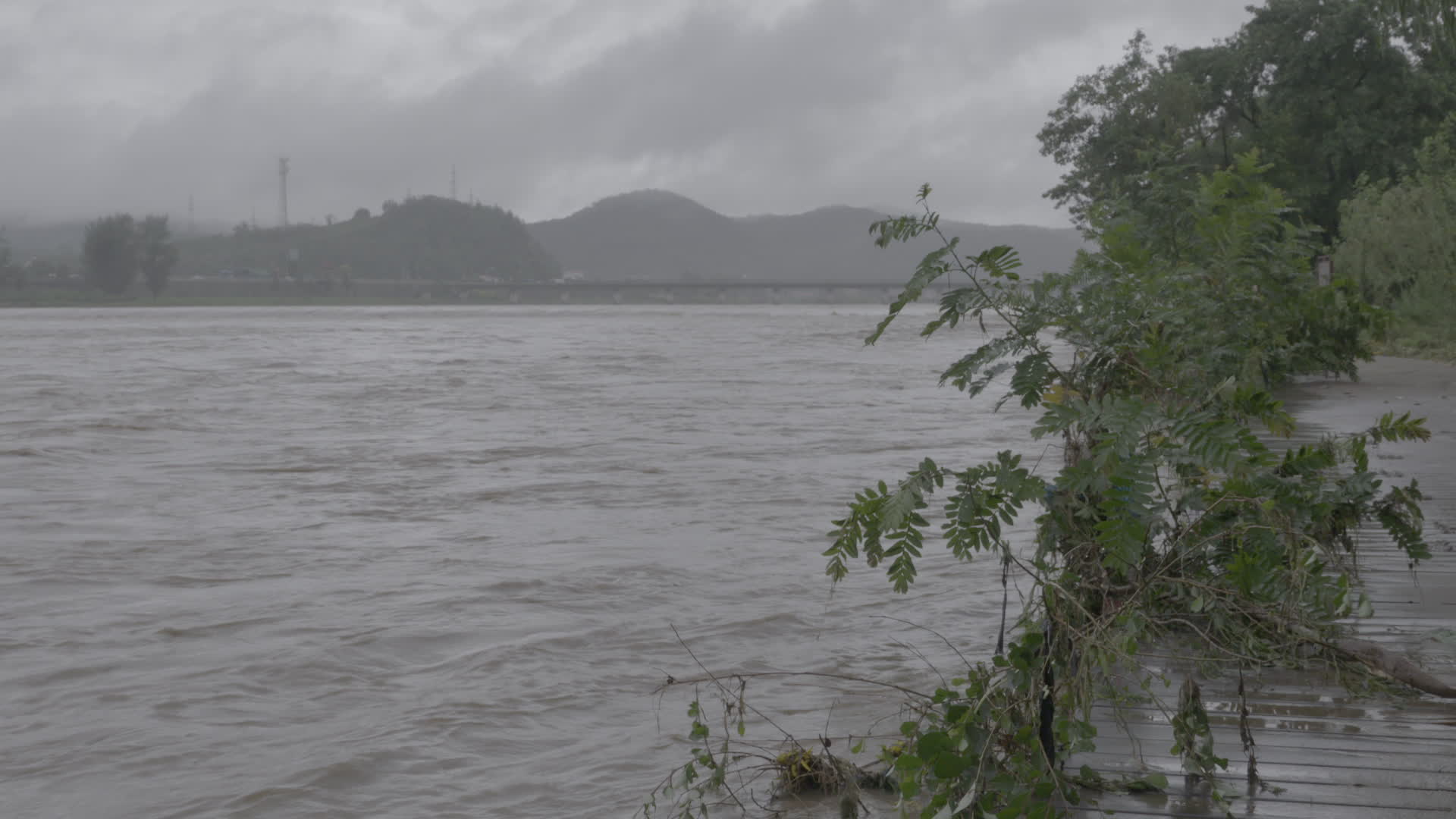 山区洪水视频的预览图