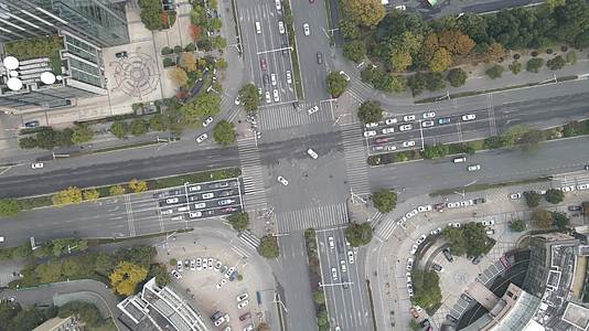 4K航拍安徽合肥十字路口交通车流视频的预览图