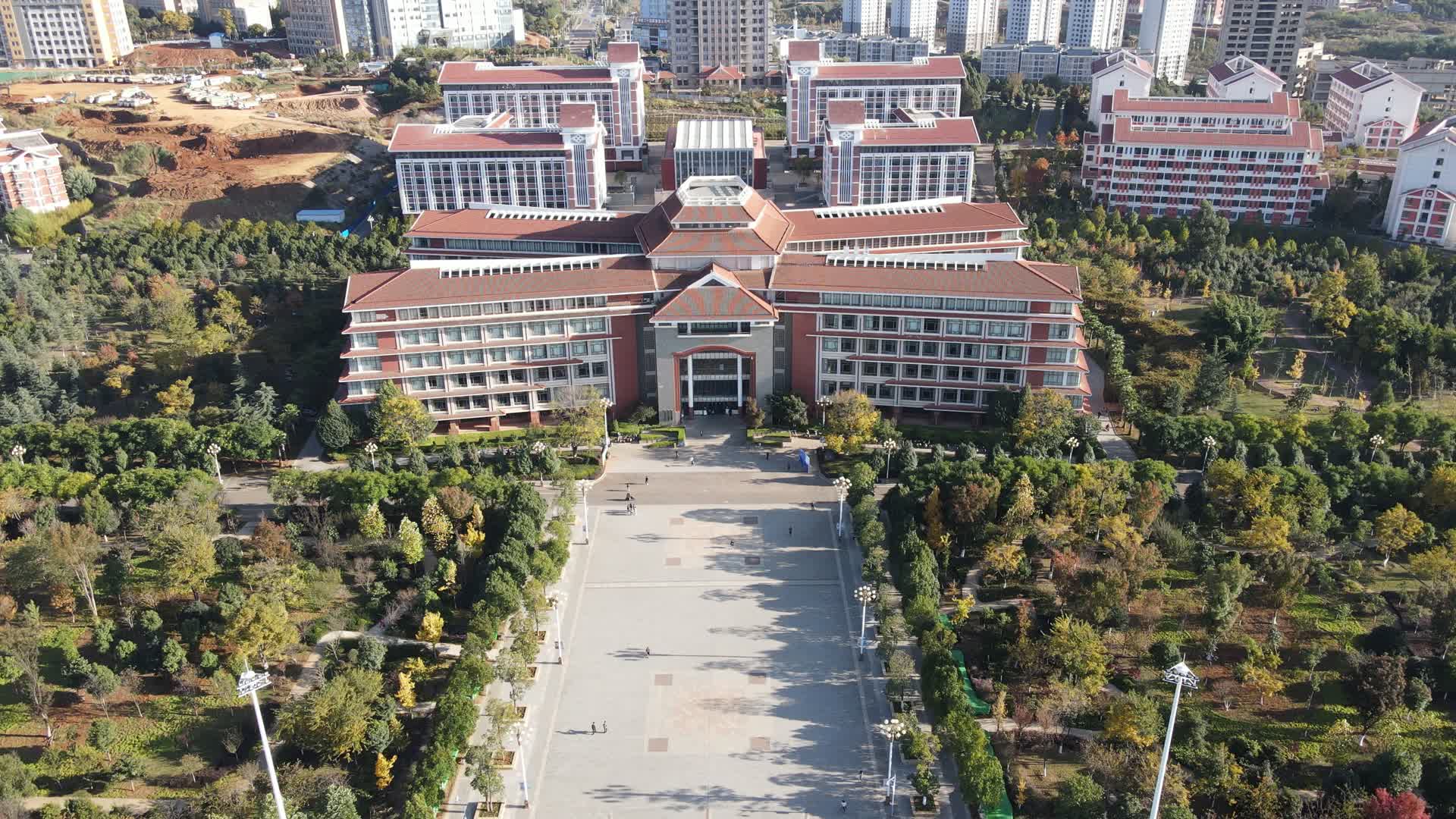 云南大学校园环境航拍视频的预览图